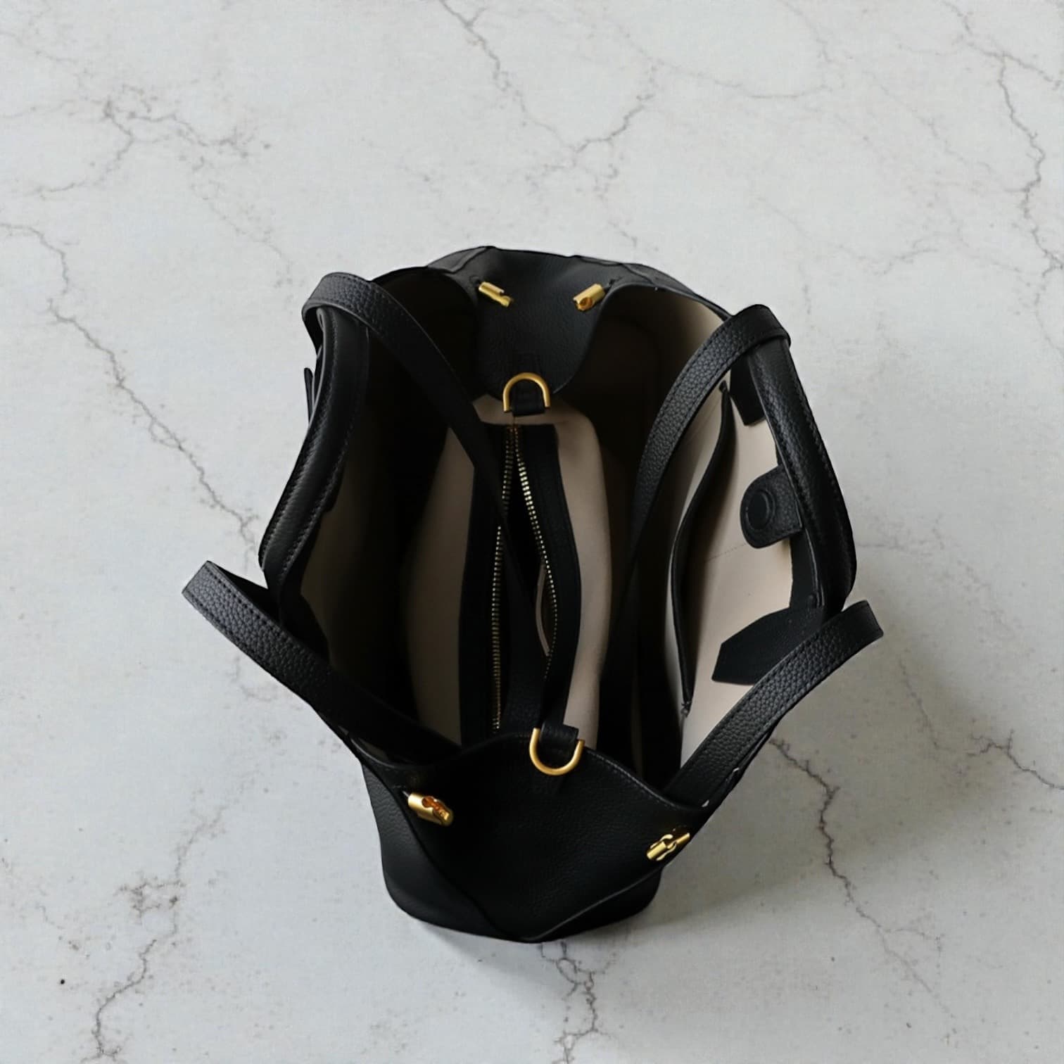 541 本革TFハンドルバッグ / Mサイズ ブラック A4収納可 スマホポケット付き ルビリア