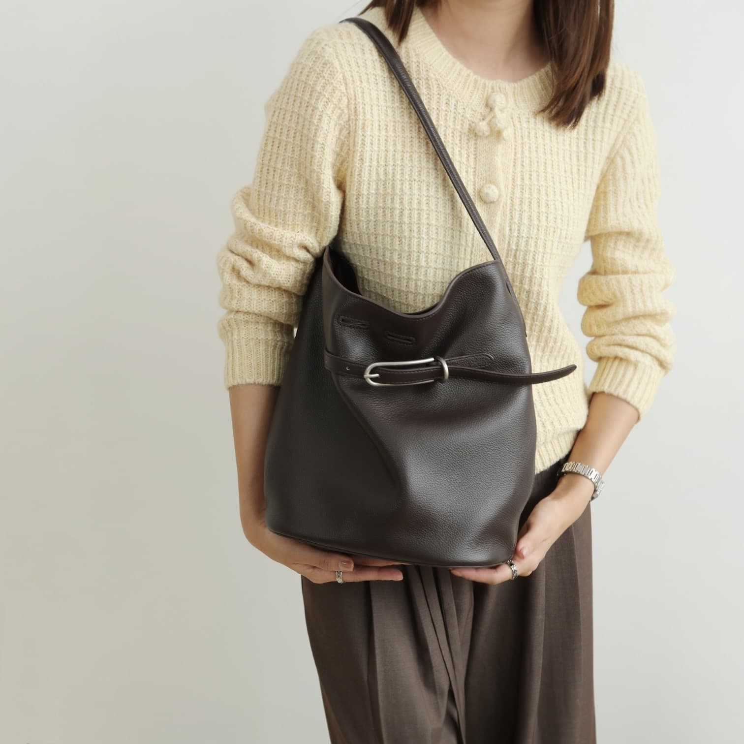 543 本革FBタックバケツバッグ D.BROWN 上品通勤バッグ ルビリア