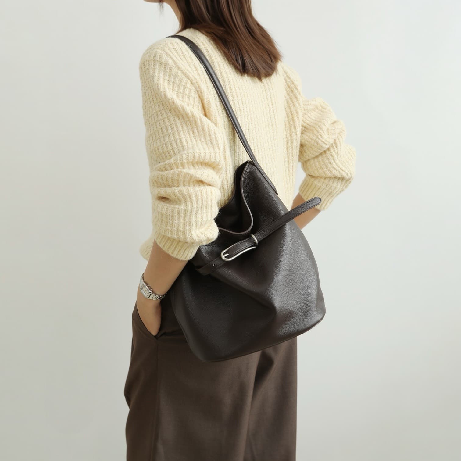 543 本革FBタックバケツバッグ D.BROWN 上品通勤バッグ ルビリア