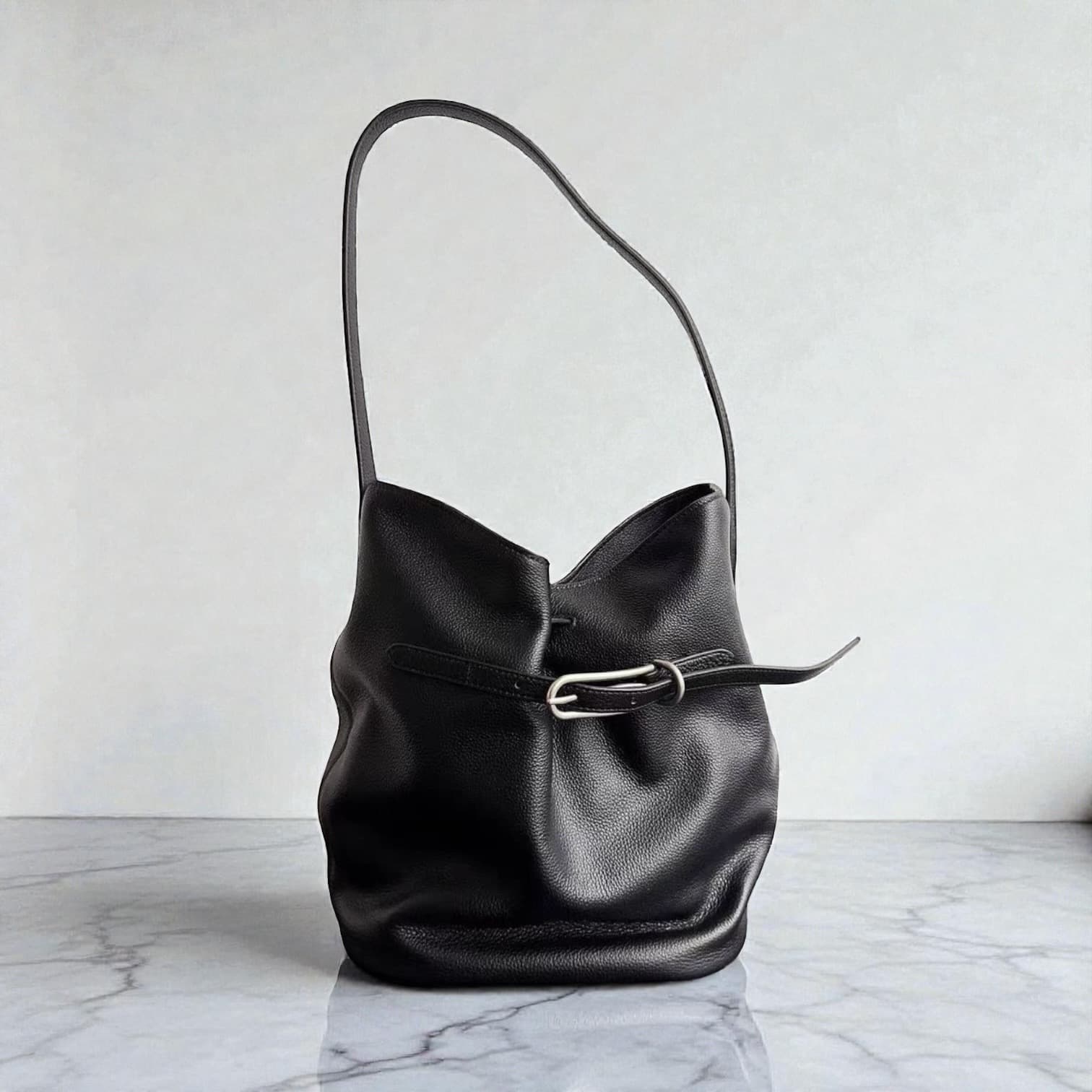 543 本革FBタックバケツバッグ BLACK 上品通勤バッグ ルビリア