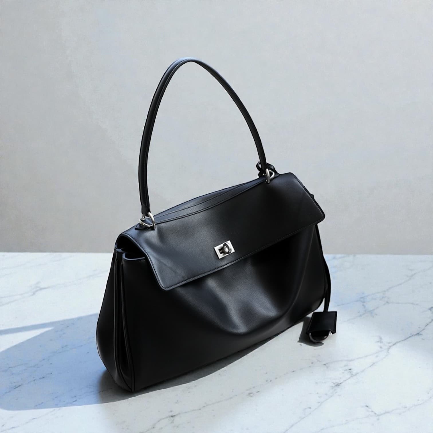 545 本革OHフラップバッグ / BLACK A4対応 2WAY 大人上品通勤バッグ ルビリア