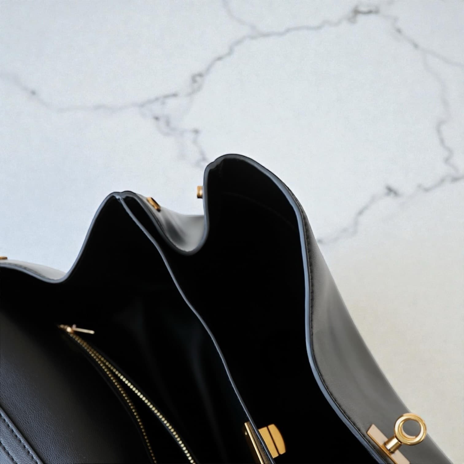 545 本革OHフラップバッグ / BLACK A4対応 2WAY 大人上品通勤バッグ ルビリア