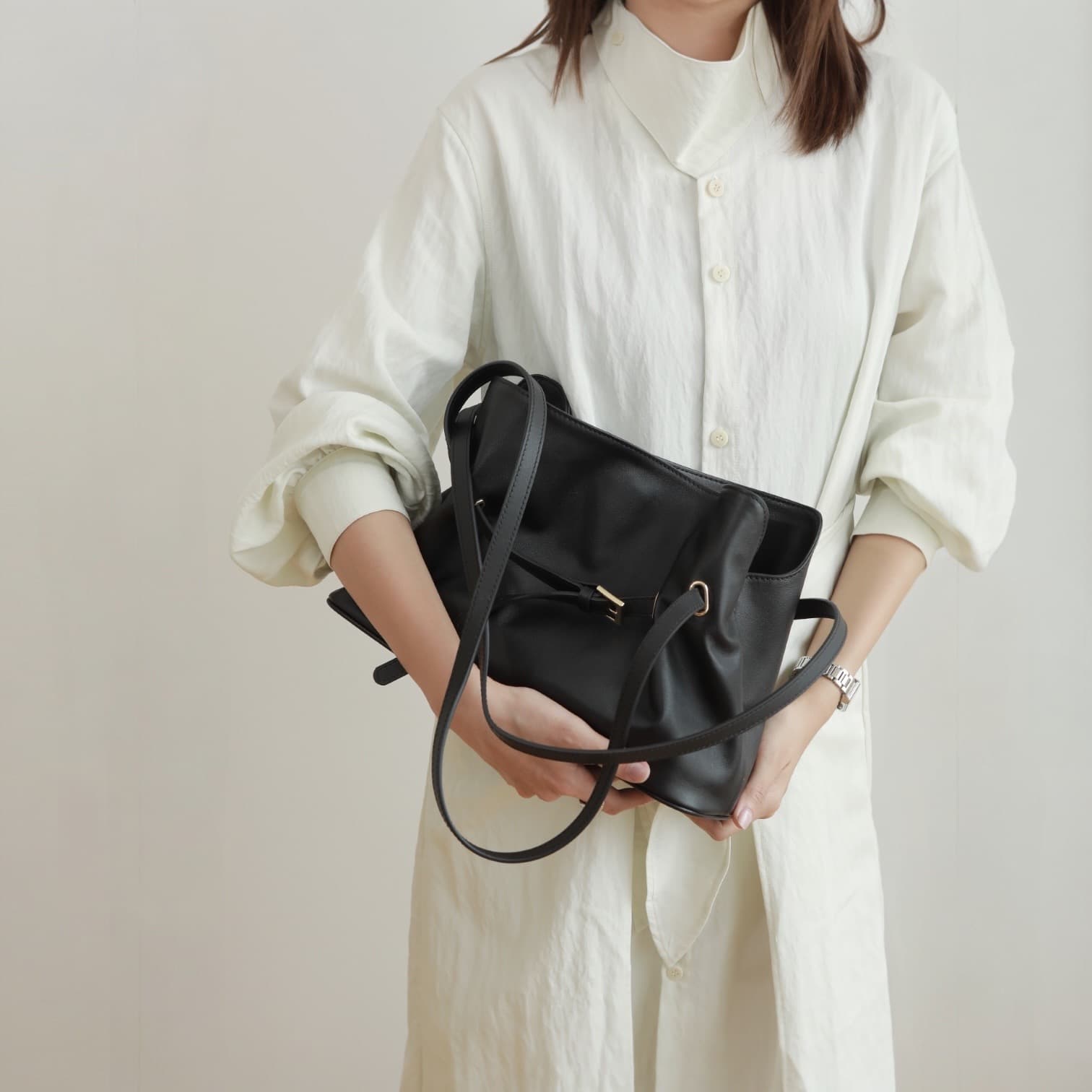 553 本革LHベルトバッグ ブラック タブレット対応軽量ビジネスバッグ ルビリア