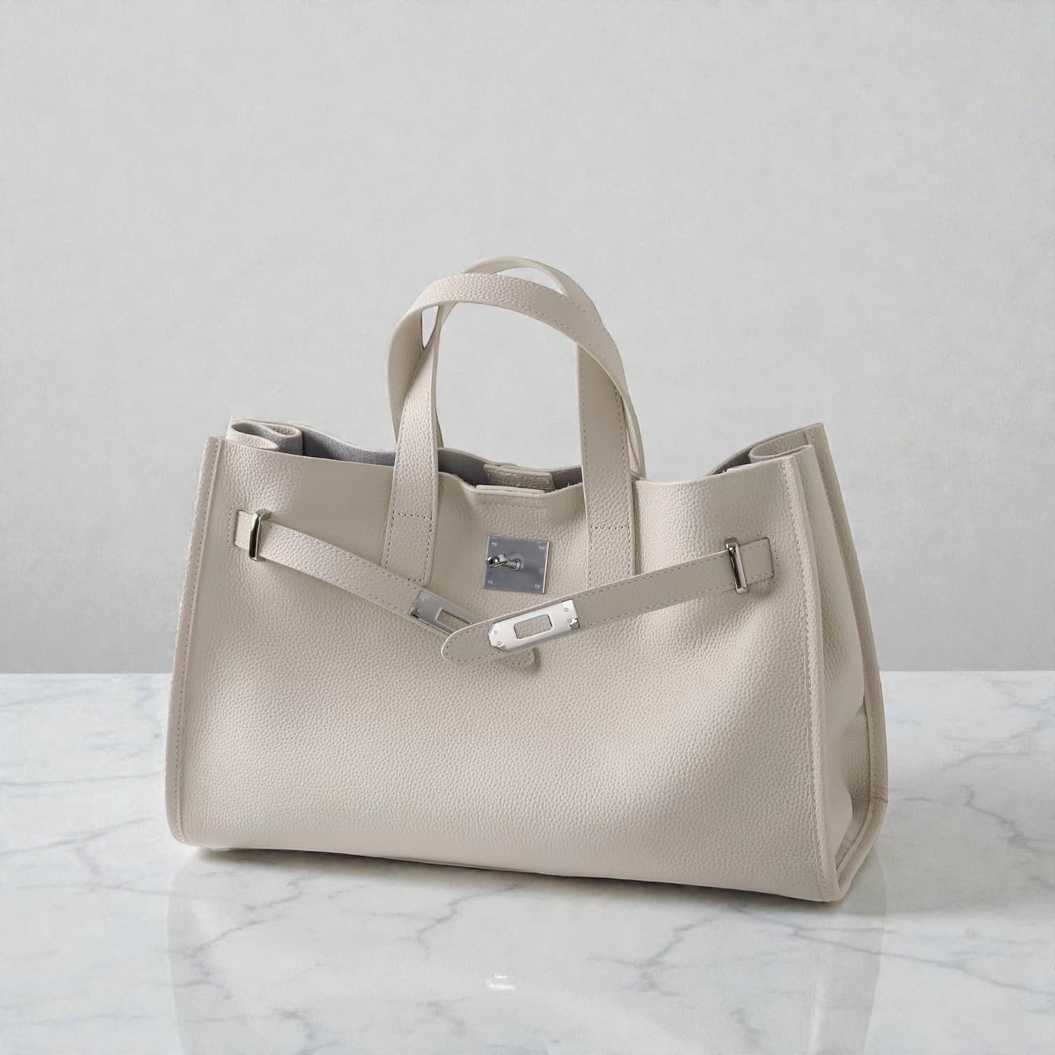 550 本革FBラージバッグ ホワイト|A4・PC対応の上質レザー通勤バッグ ルビリア