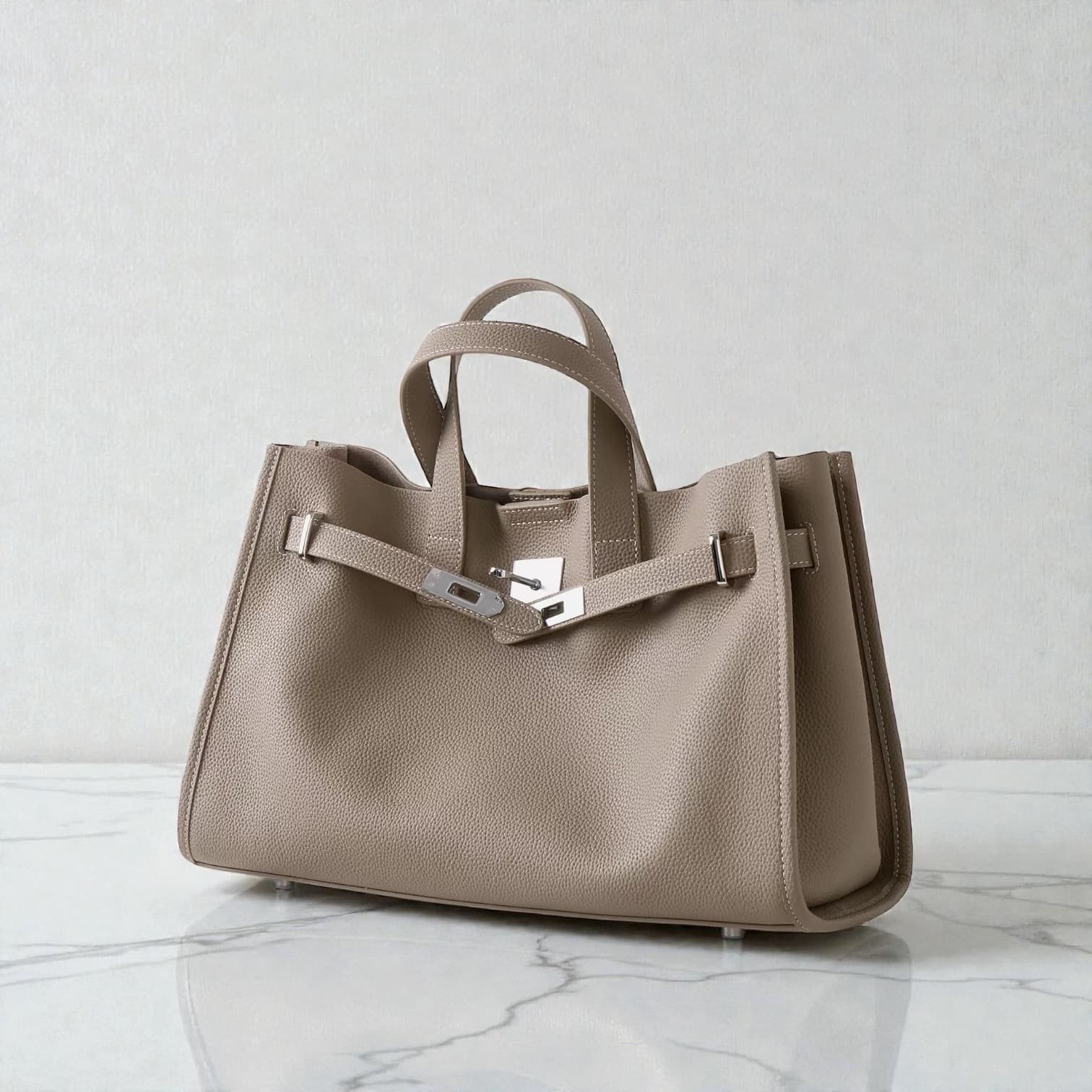 550 本革FBラージバッグ ベージュ|A4・PC対応の上質レザー通勤バッグ ルビリア