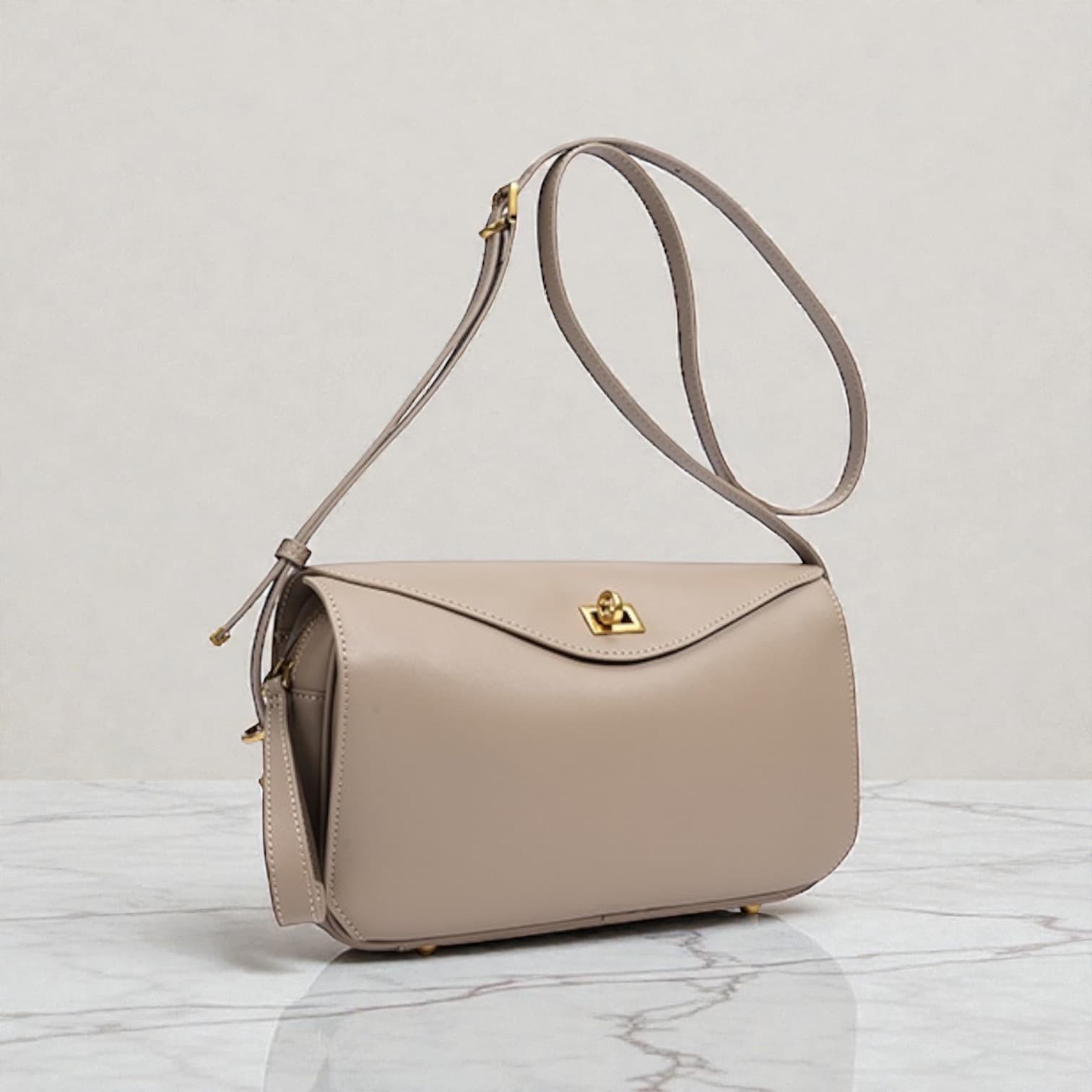 568本革Wフラップ多収納バッグ BEIGE|前後2室+中央ZIPで整理できる軽量ショルダー ルビリア