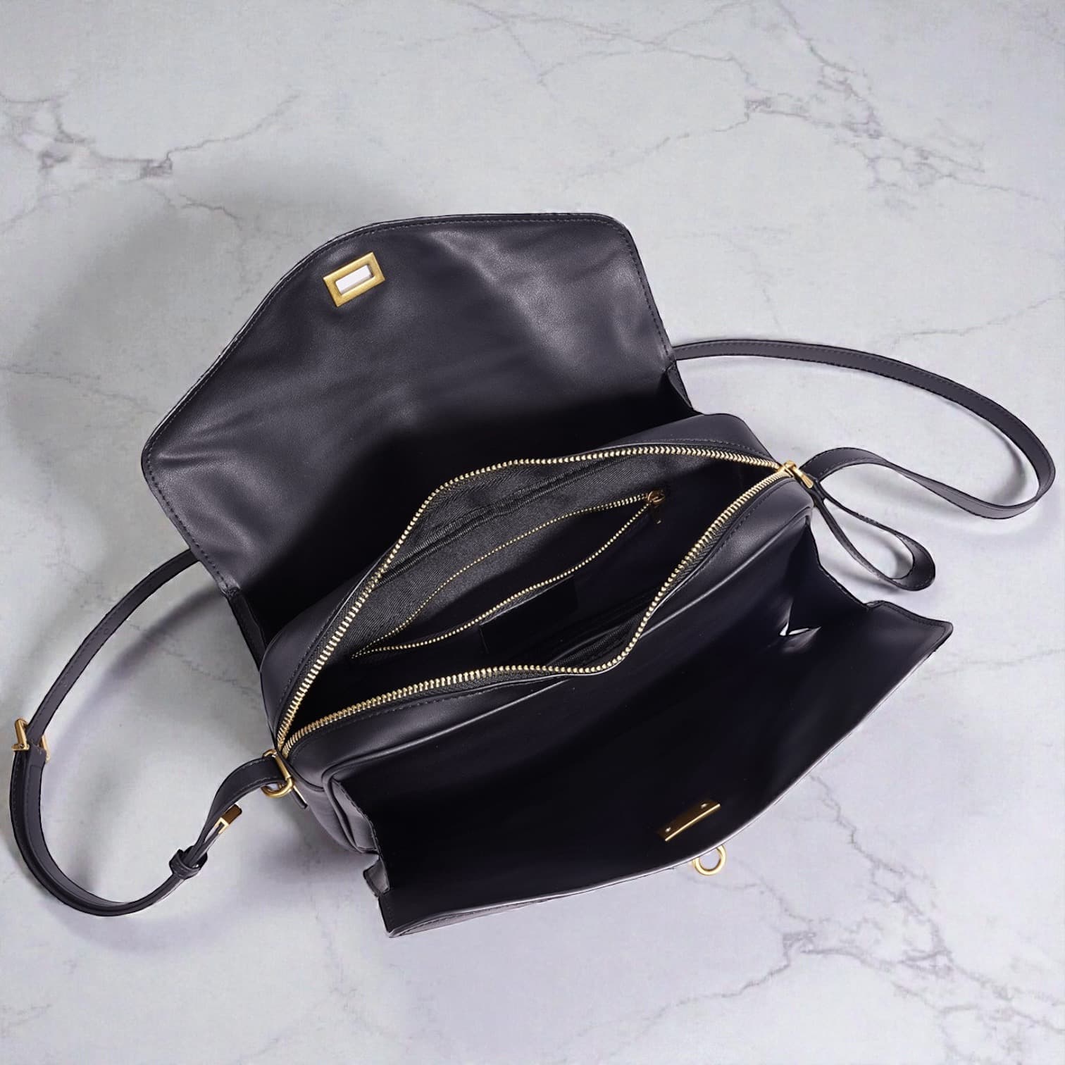 568本革Wフラップ多収納バッグ BLACK|前後2室+中央ZIPで整理できる軽量ショルダー ルビリア