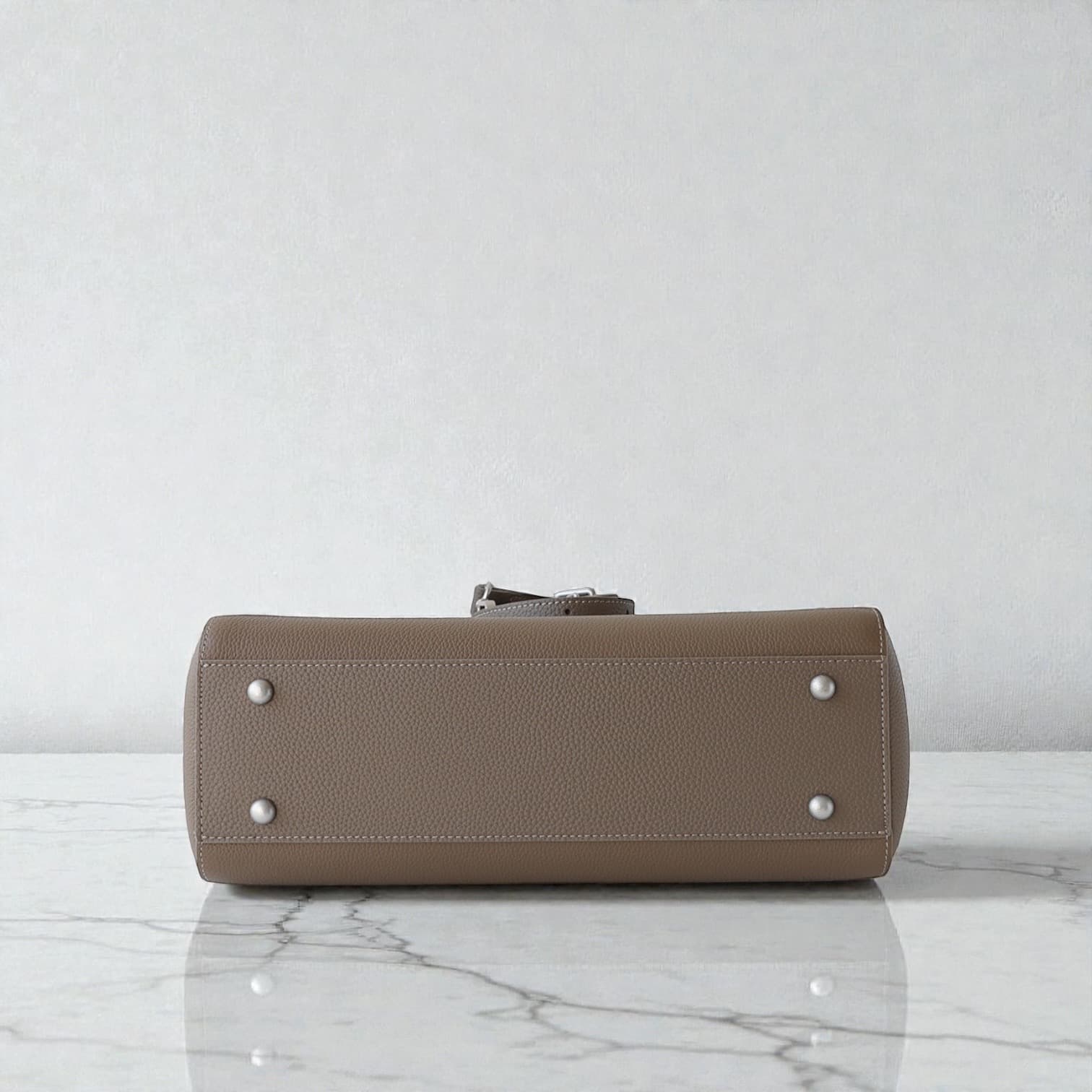 566 本革FBアーバンバッグ BEIGE|セレモニーにも使える端正シルエットバッグ ルビリア