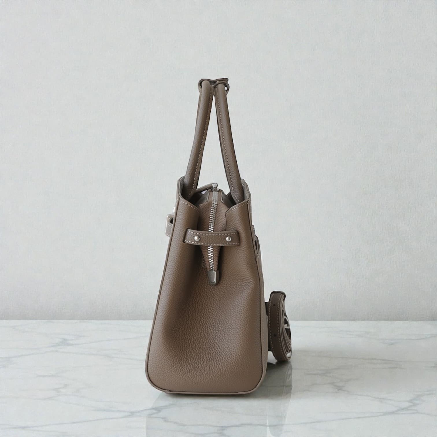 566 本革FBアーバンバッグ BEIGE|セレモニーにも使える端正シルエットバッグ ルビリア