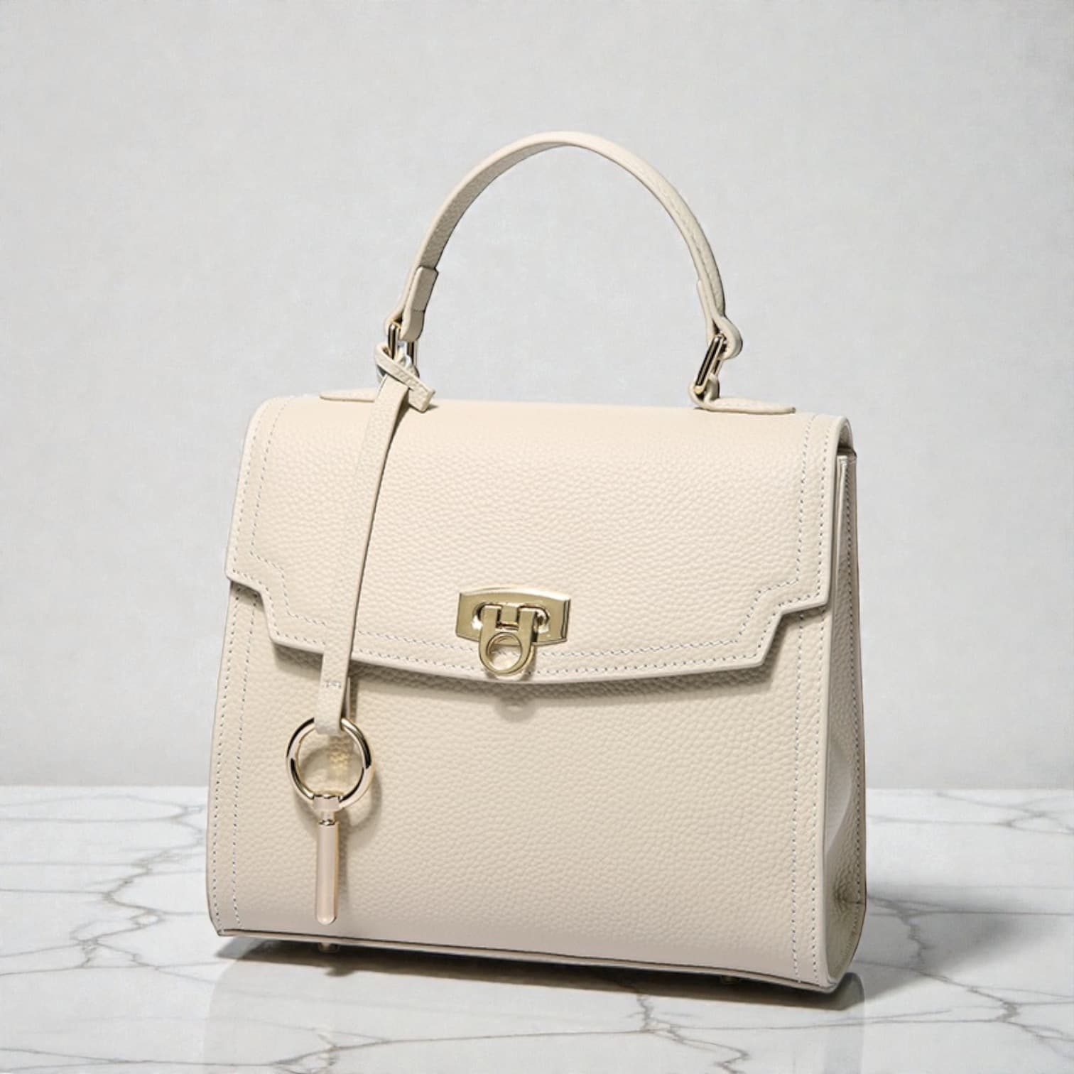 573 本革フラップスクエアーバッグ IVORY きれいめ2WAYでセレモニー対応 ルビリア