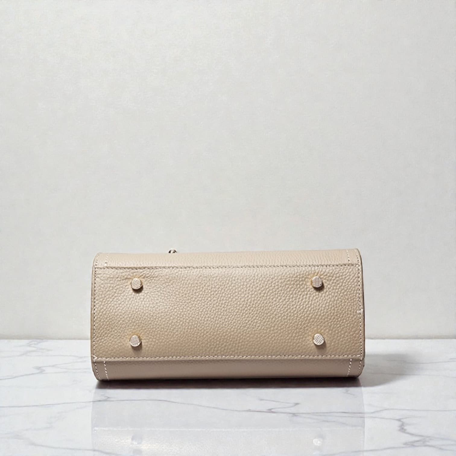 573 本革フラップスクエアーバッグ BEIGE きれいめ2WAYでセレモニー対応 ルビリア