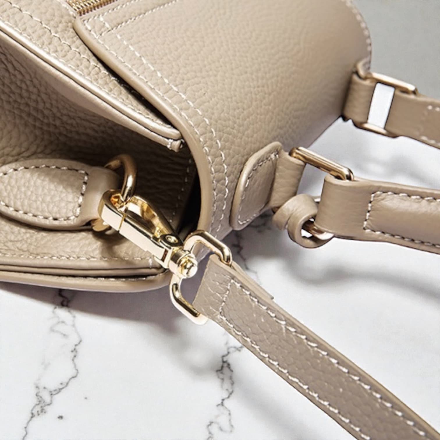 573 本革フラップスクエアーバッグ BEIGE きれいめ2WAYでセレモニー対応 ルビリア