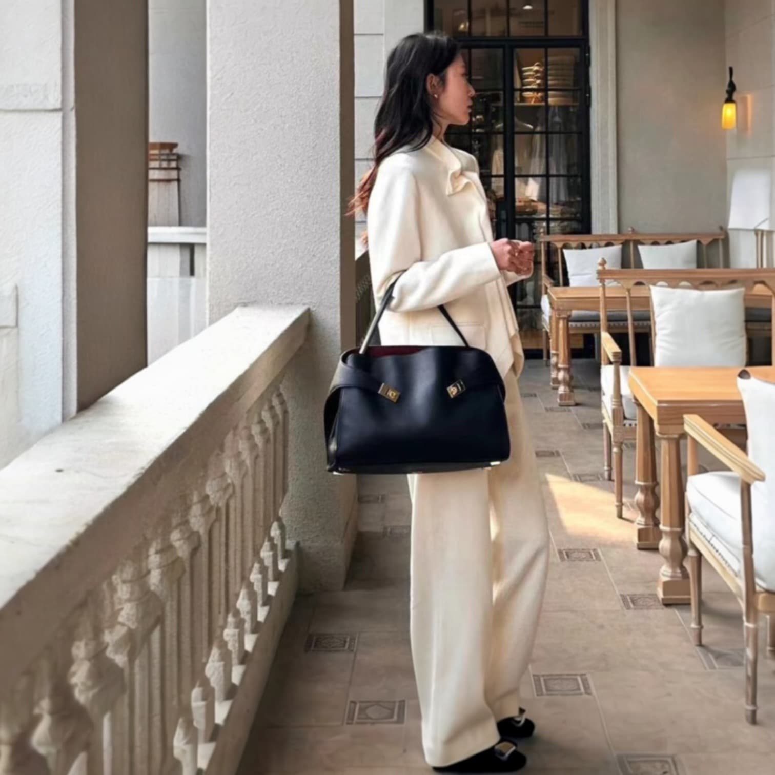 569 牛革TOPハンドルハグバッグ