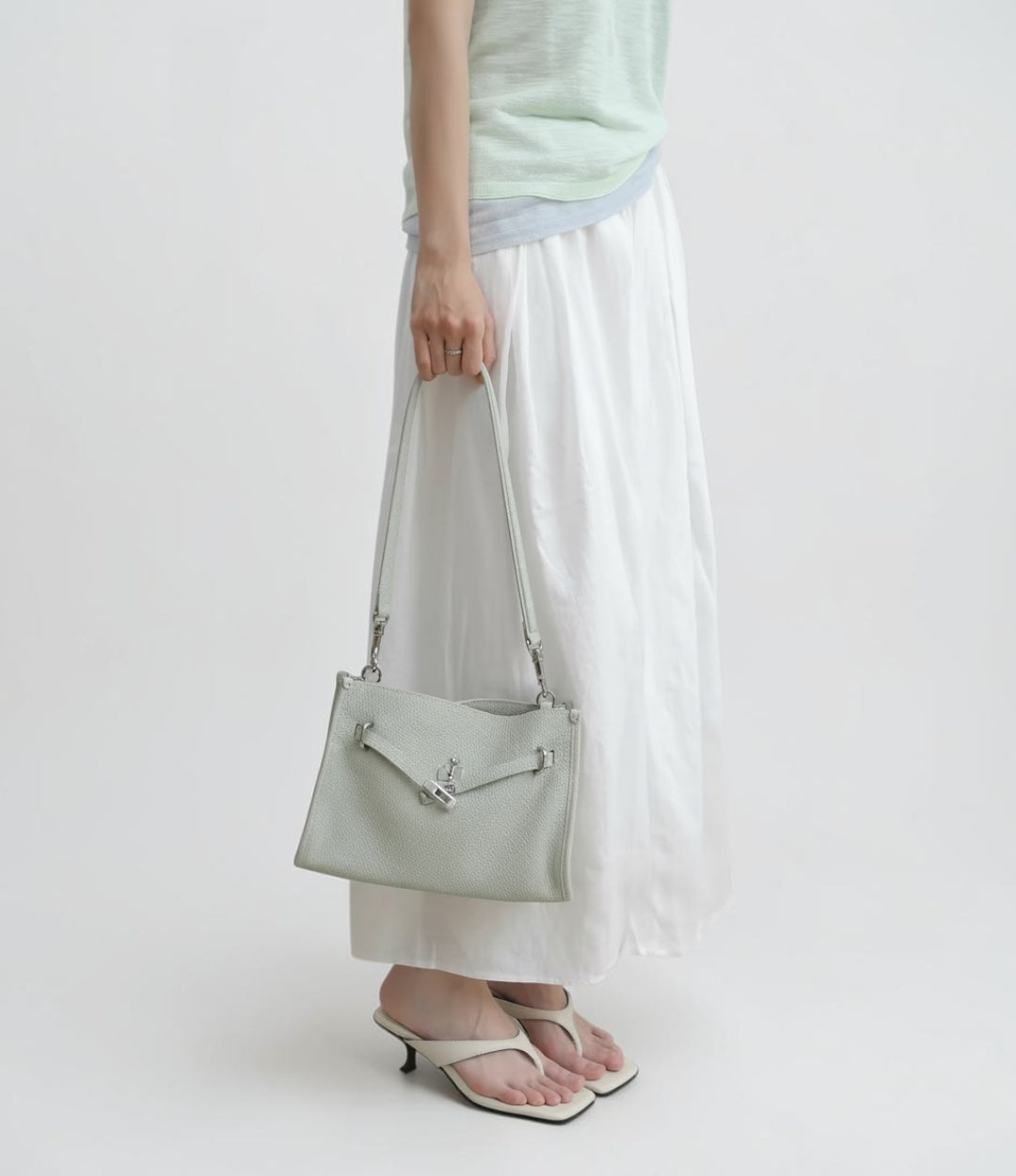 601牛革スクエアーFBショルダーバッグ