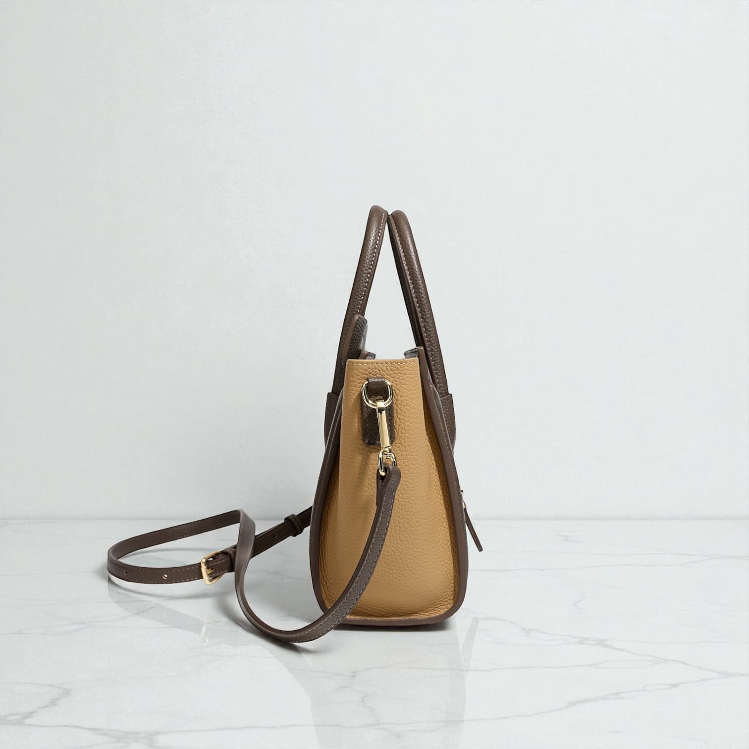 064 本革RGバッグ ホワイト×ブラウン / フォーマルにも合う本革ラゲージバッグ ルビリア