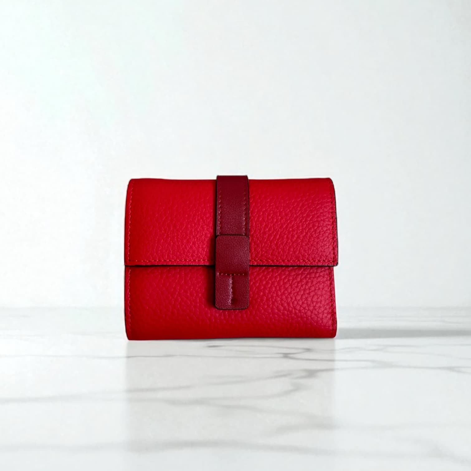 023 本革FBミニウォレット レッド / 高級感と使いやすさを兼ね備えた理想の三つ折りミニ財布 / ルビリア