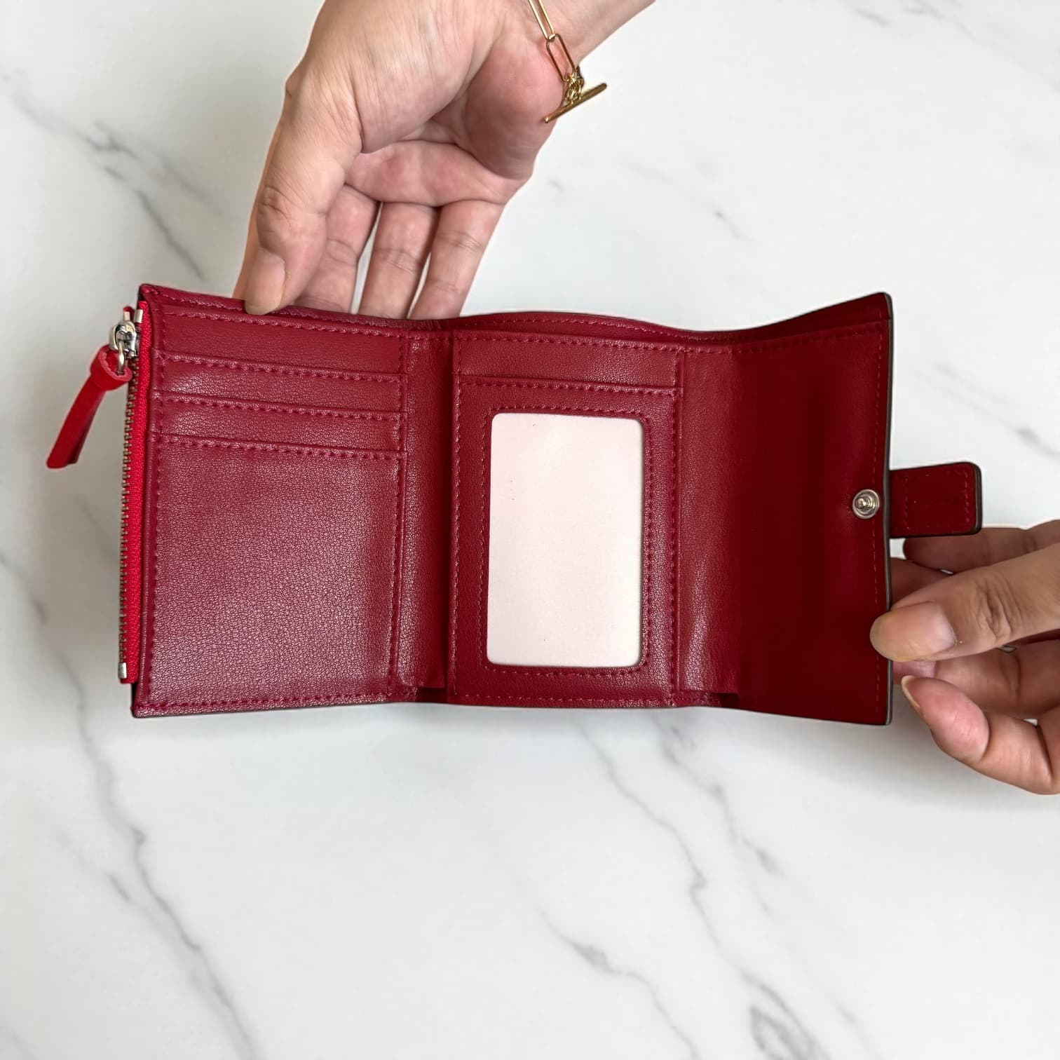 023 本革FBミニウォレット レッド / 高級感と使いやすさを兼ね備えた理想の三つ折りミニ財布 / ルビリア