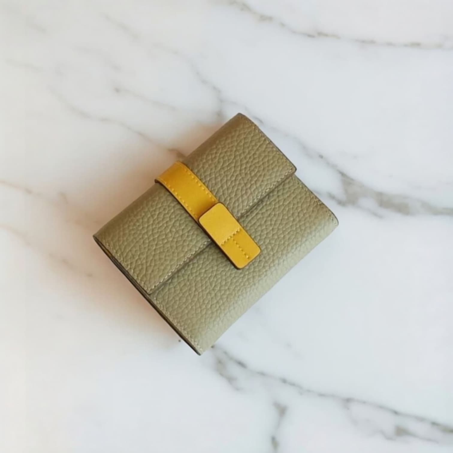 023 本革FBミニウォレット ベージュ / 高級感と使いやすさを兼ね備えた理想の三つ折りミニ財布 / ルビリア