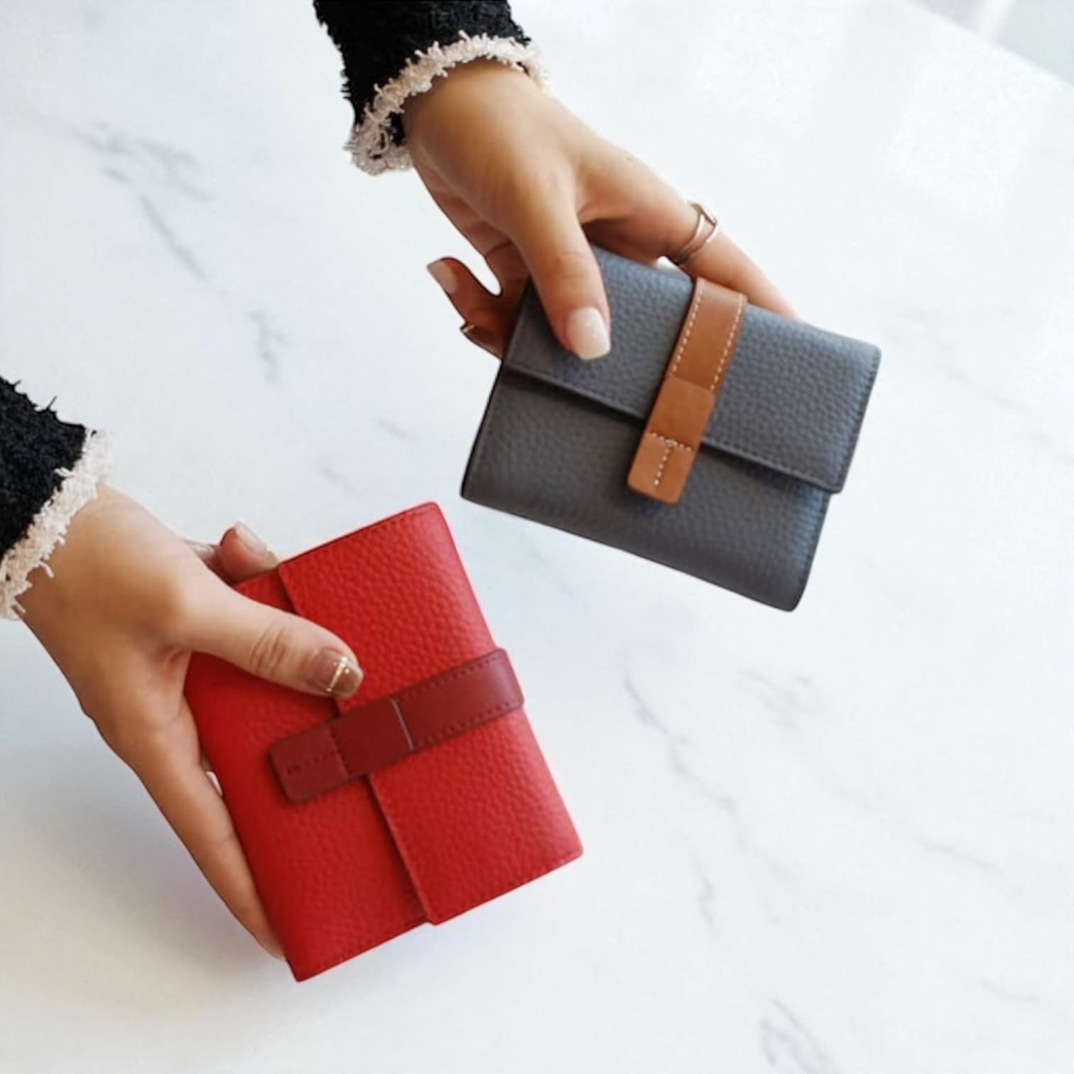 023 本革FBミニウォレット レッド ブルー / 高級感と使いやすさを兼ね備えた理想の三つ折りミニ財布 / ルビリア