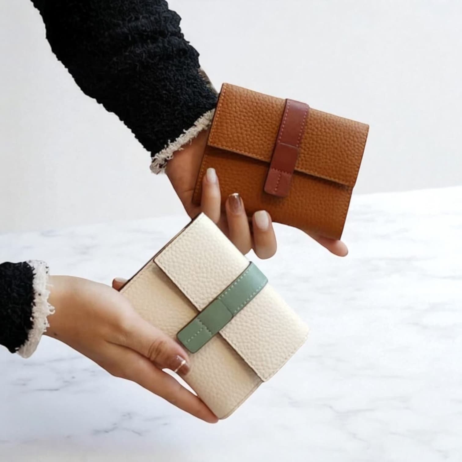 023 本革FBミニウォレット ブラウン ホワイト / 高級感と使いやすさを兼ね備えた理想の三つ折りミニ財布 / ルビリア