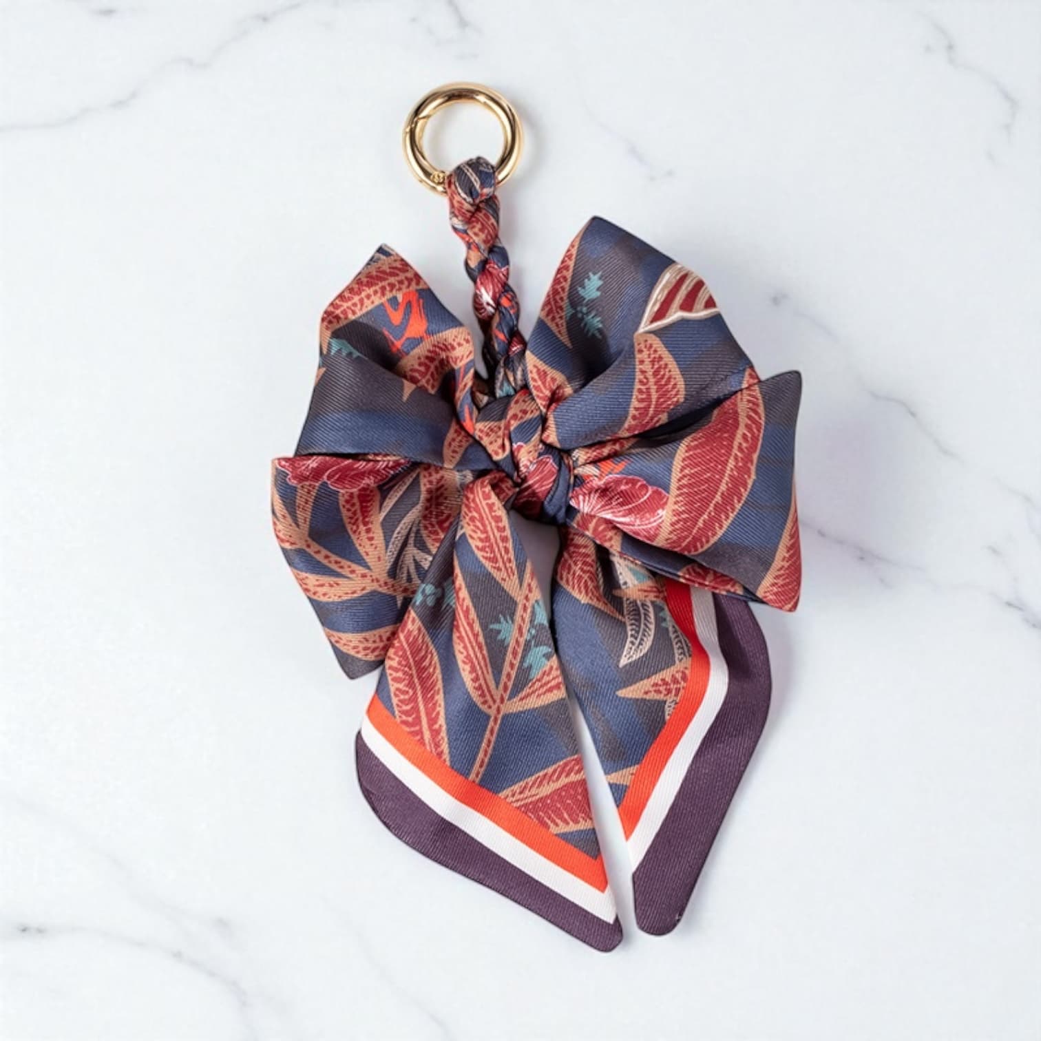 030 FBリボンスカーフチャーム ネイビー レッド / バッグに華やぎをプラスするバッグチャーム / ルビリア
