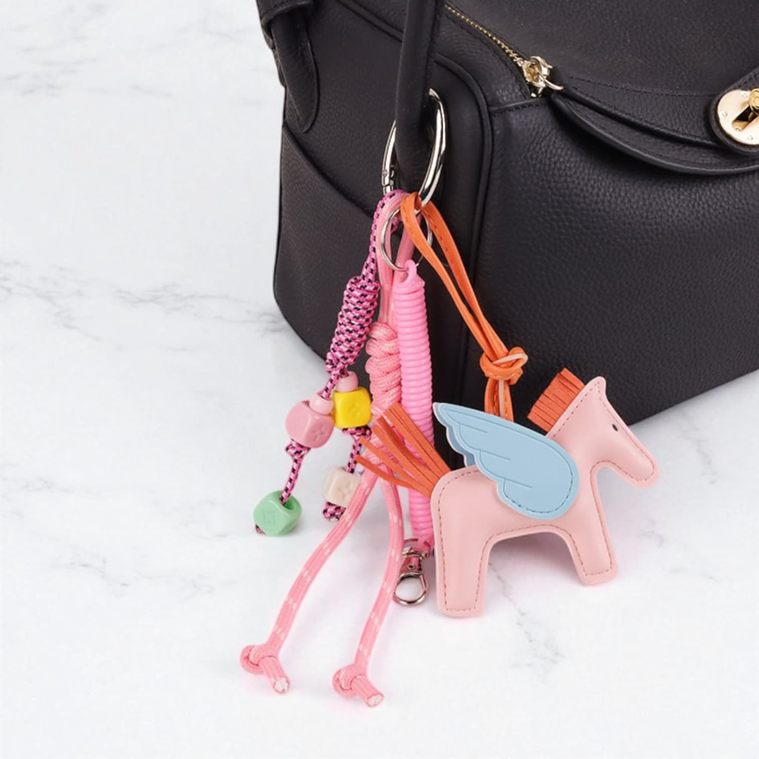 031 ペガサスチャーム ピンク / その日の気分で組み合わせ自由なバッグアクセサリー / ルビリア