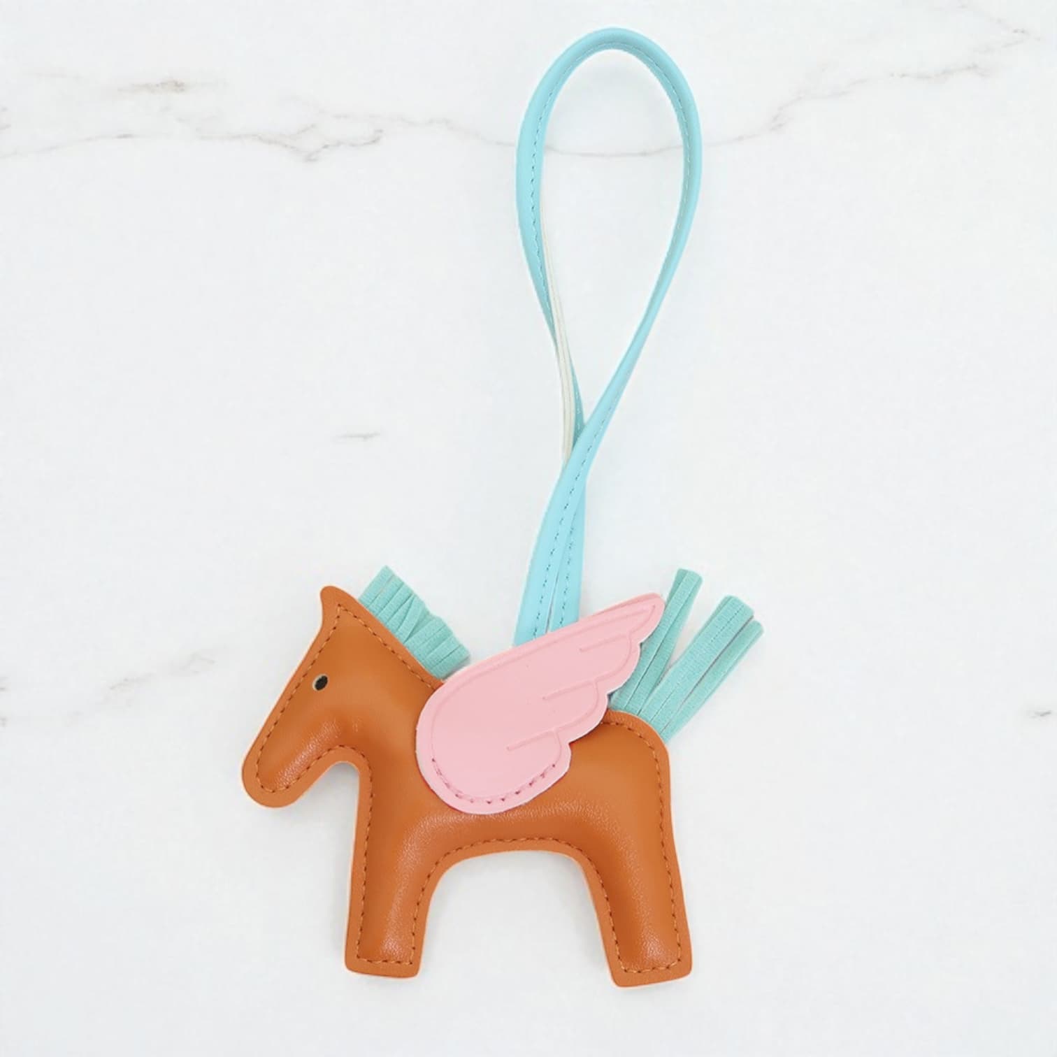 031 ペガサスチャーム ブラウン / その日の気分で組み合わせ自由なバッグアクセサリー / ルビリア