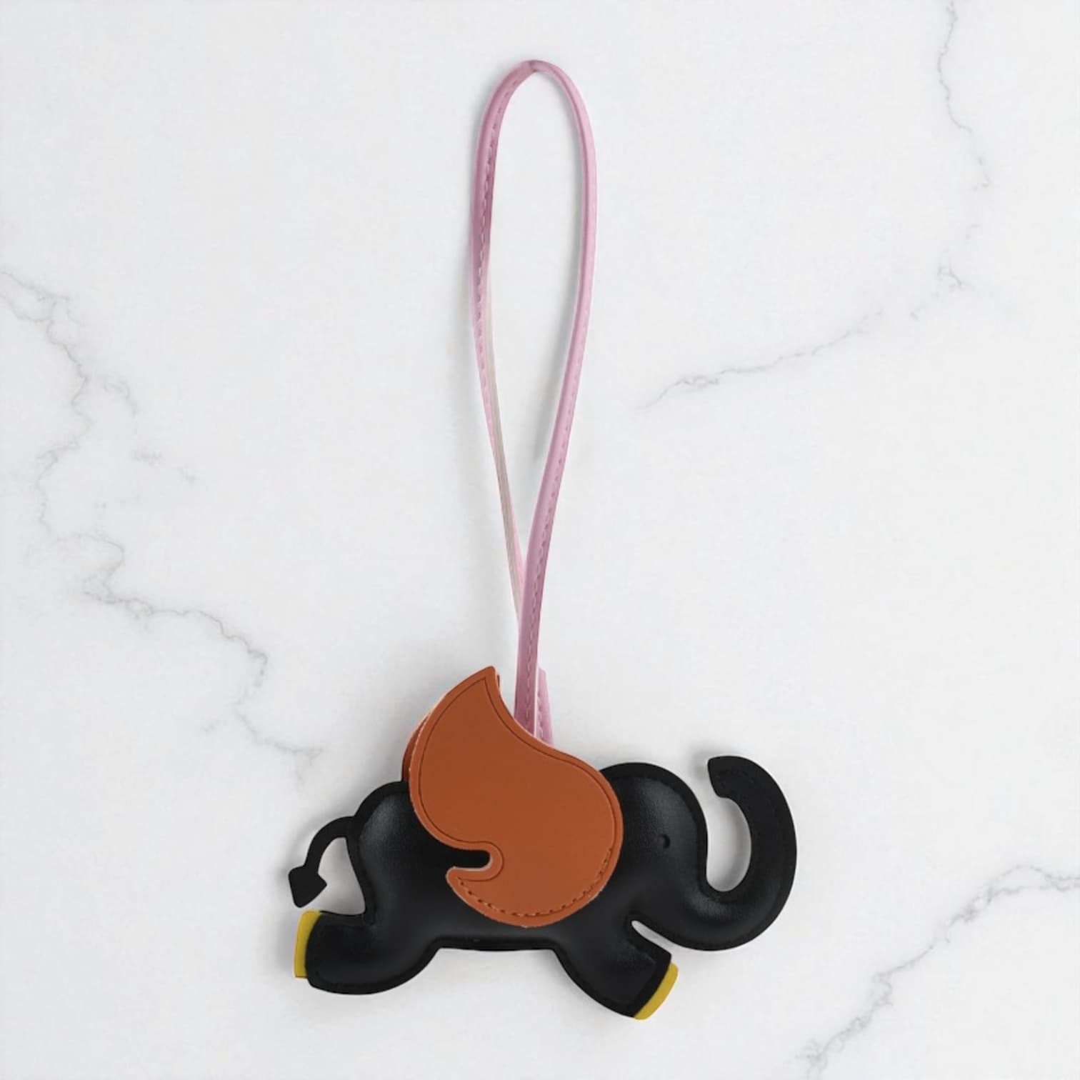 033 ウィングエレファントチャーム ブラック / ポップな配色が可愛いゾウモチーフのバッグチャーム / ルビリア