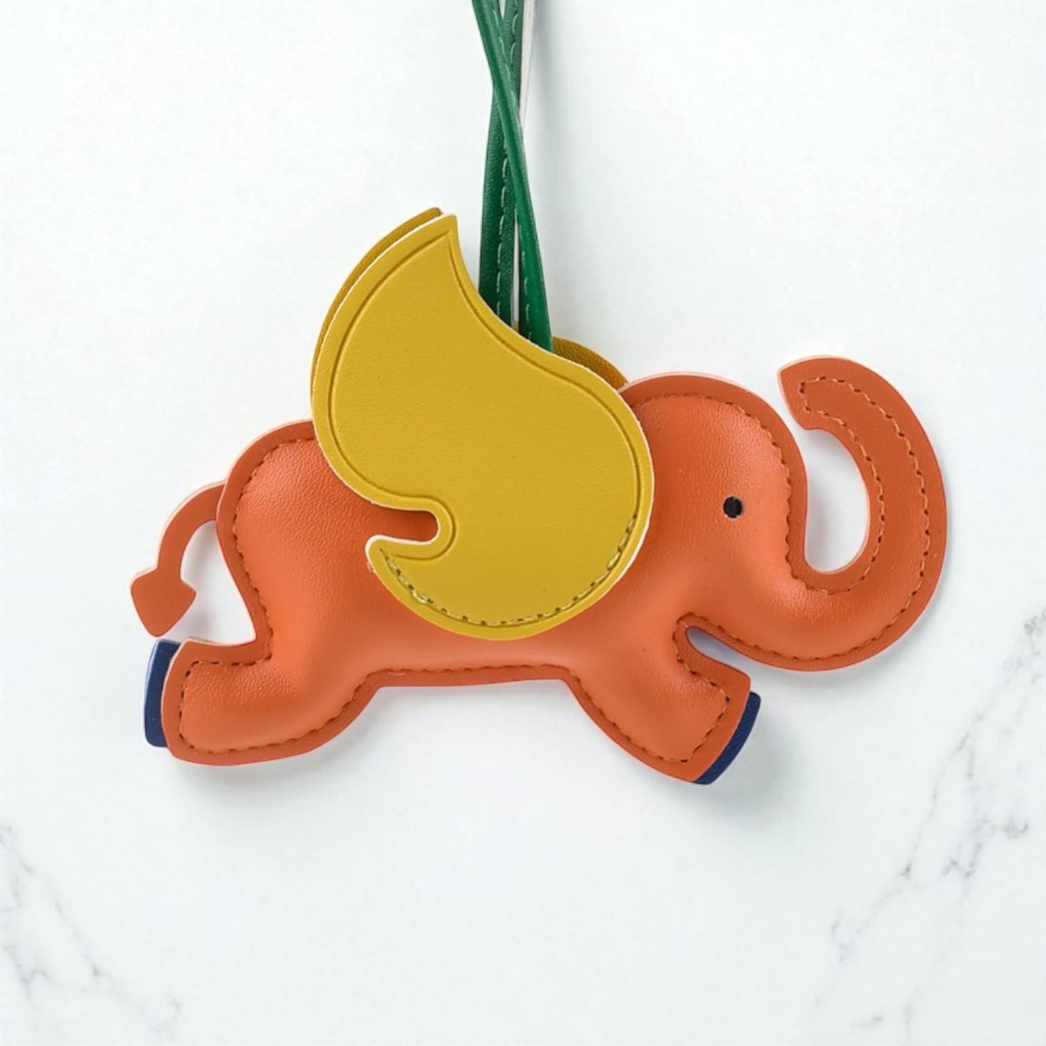 033 ウィングエレファントチャーム オレンジ / ポップな配色が可愛いゾウモチーフのバッグチャーム / ルビリア
