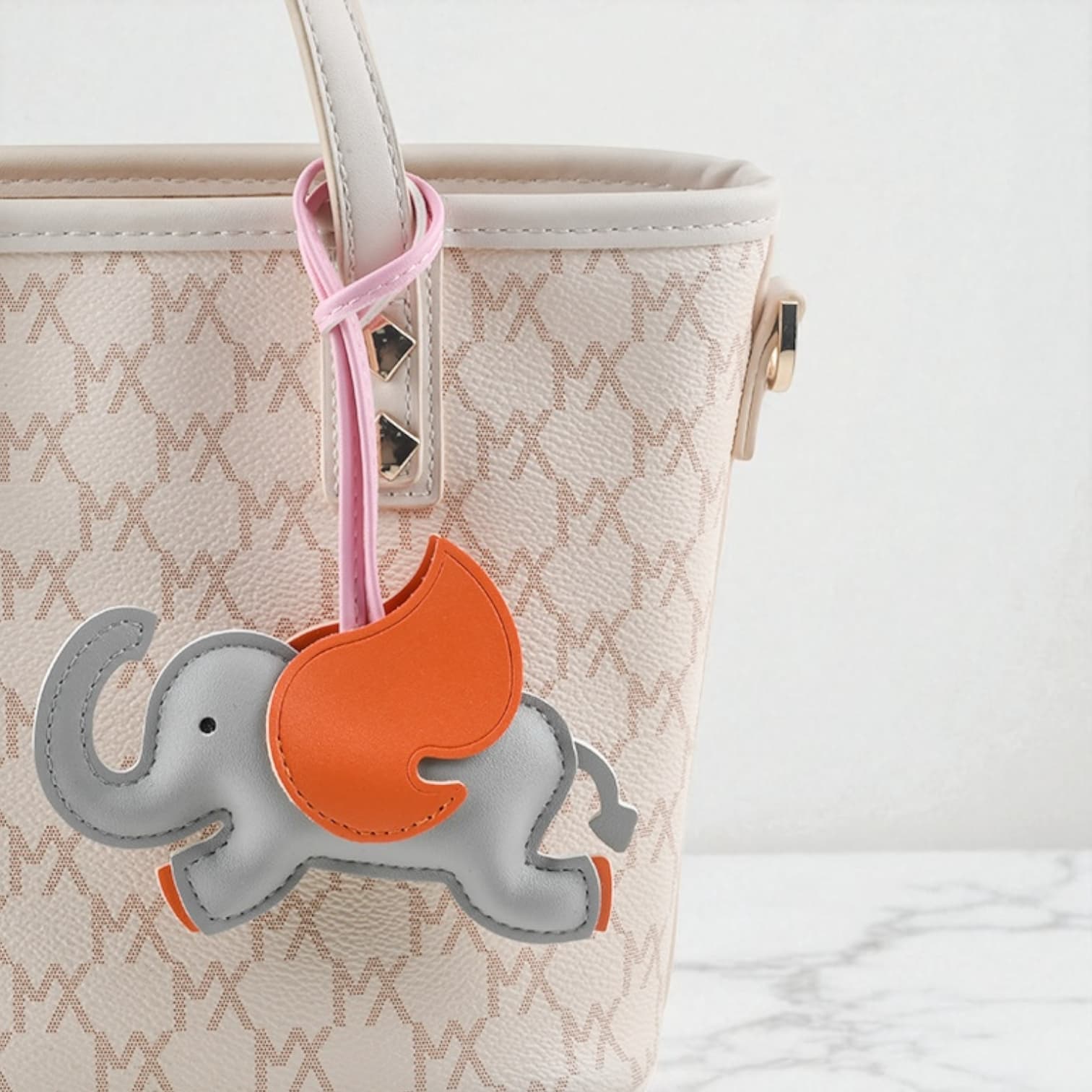 033 ウィングエレファントチャーム グレー / ポップな配色が可愛いゾウモチーフのバッグチャーム / ルビリア