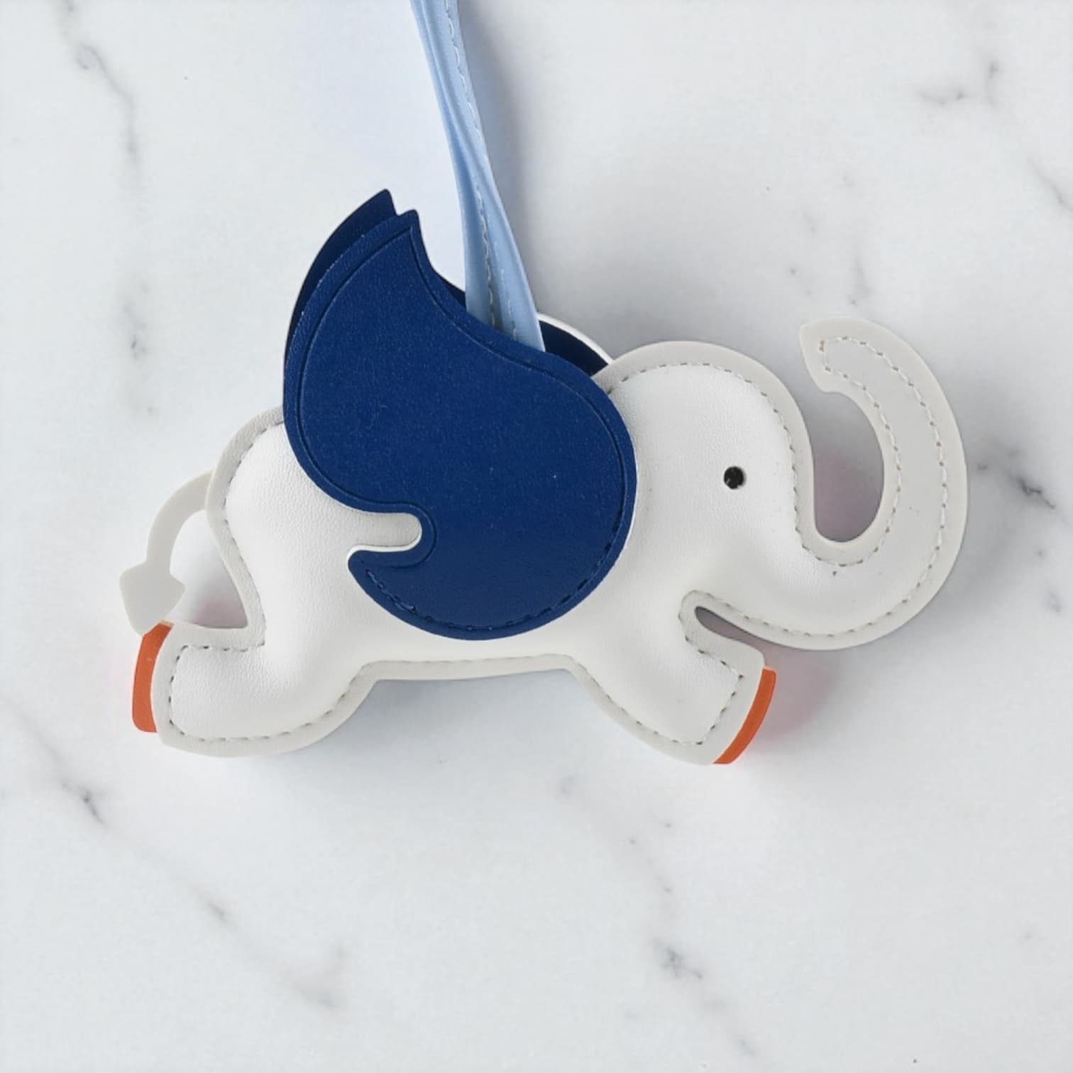 033 ウィングエレファントチャーム ホワイト / ポップな配色が可愛いゾウモチーフのバッグチャーム / ルビリア