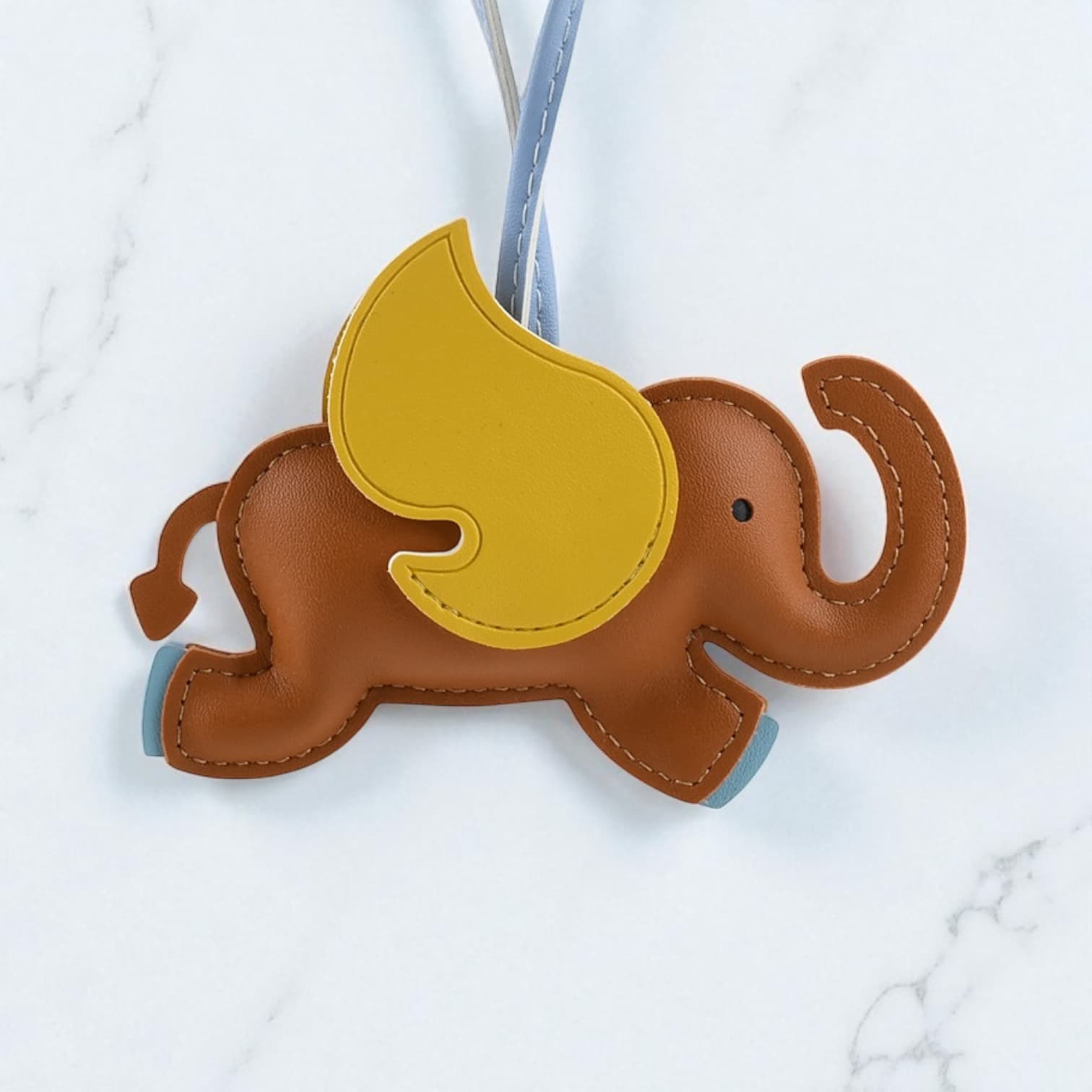 033 ウィングエレファントチャーム ブラウン / ポップな配色が可愛いゾウモチーフのバッグチャーム / ルビリア