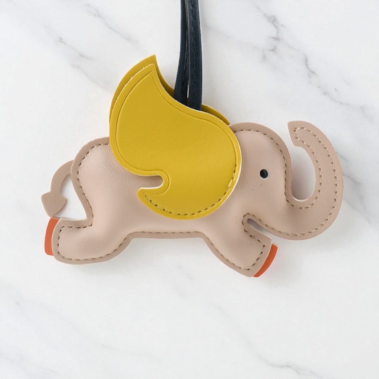 033 ウィングエレファントチャーム ベージュ / ポップな配色が可愛いゾウモチーフのバッグチャーム / ルビリア