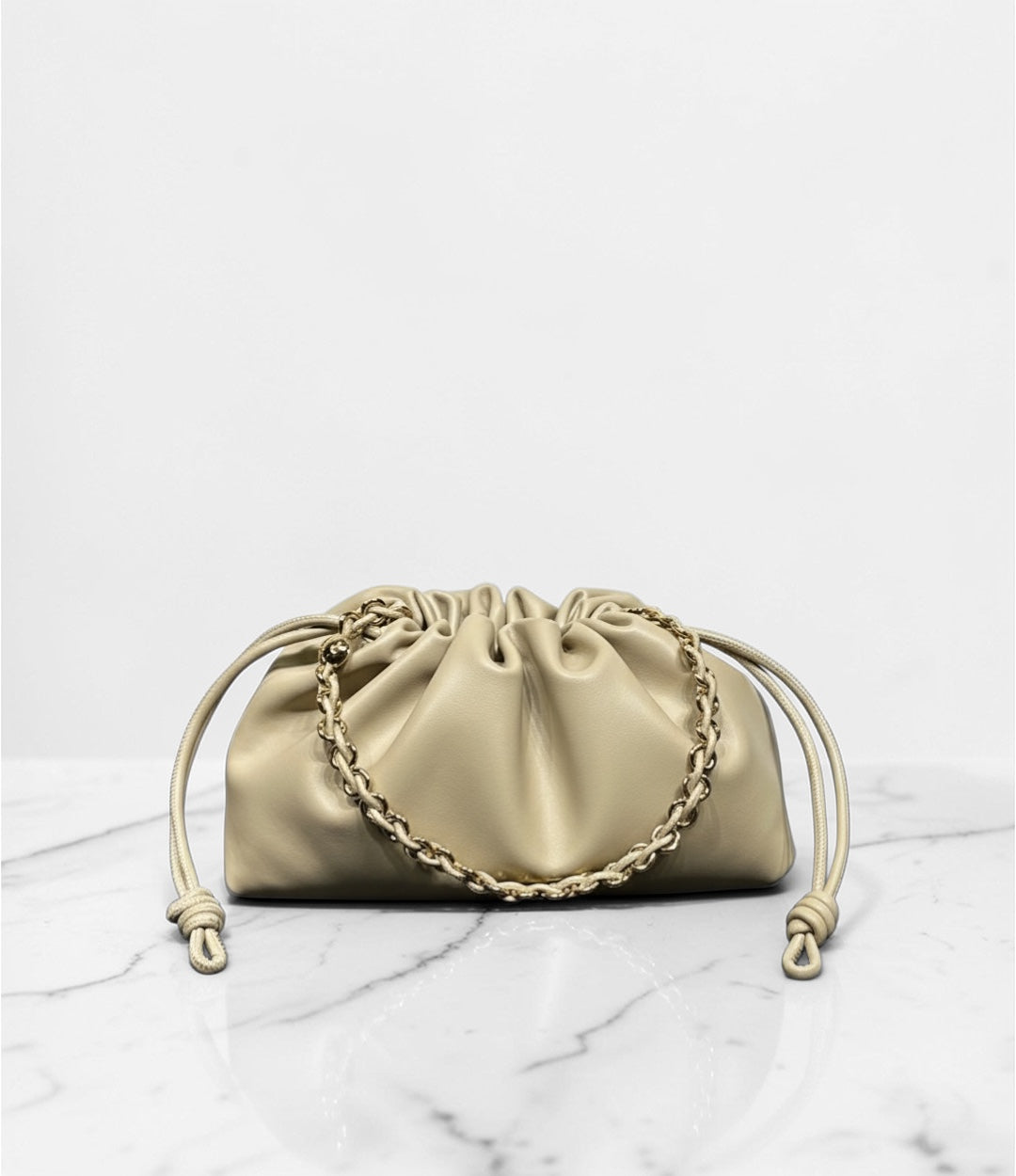 585牛革巾着チェーンHDバッグ