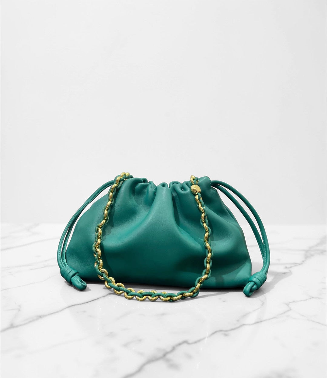 585牛革巾着チェーンHDバッグ