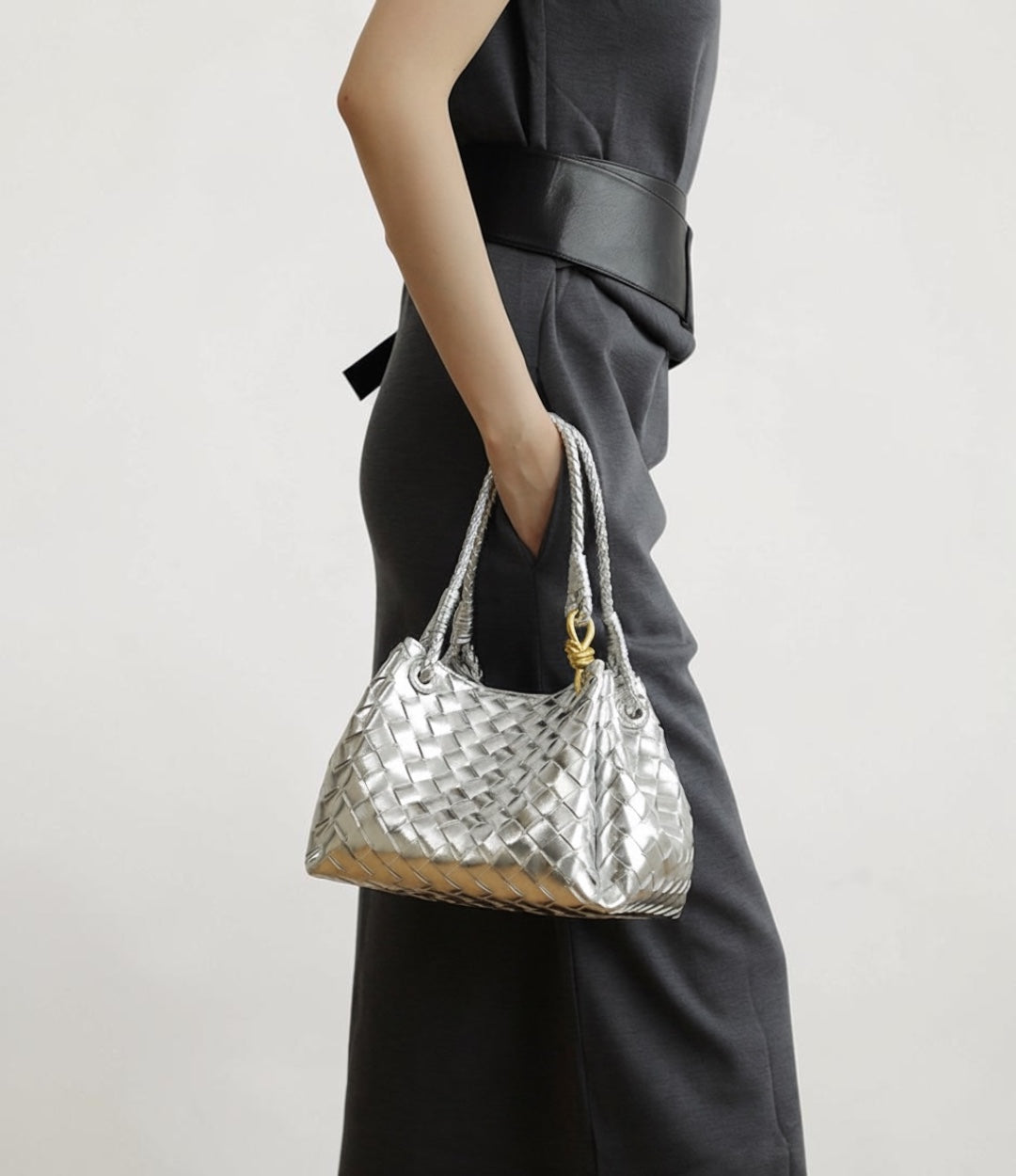 本革編み込みミルトート SILVER 軽量で普段使いしやすいイントレチャートバッグ　| LUVILIA ルビリア