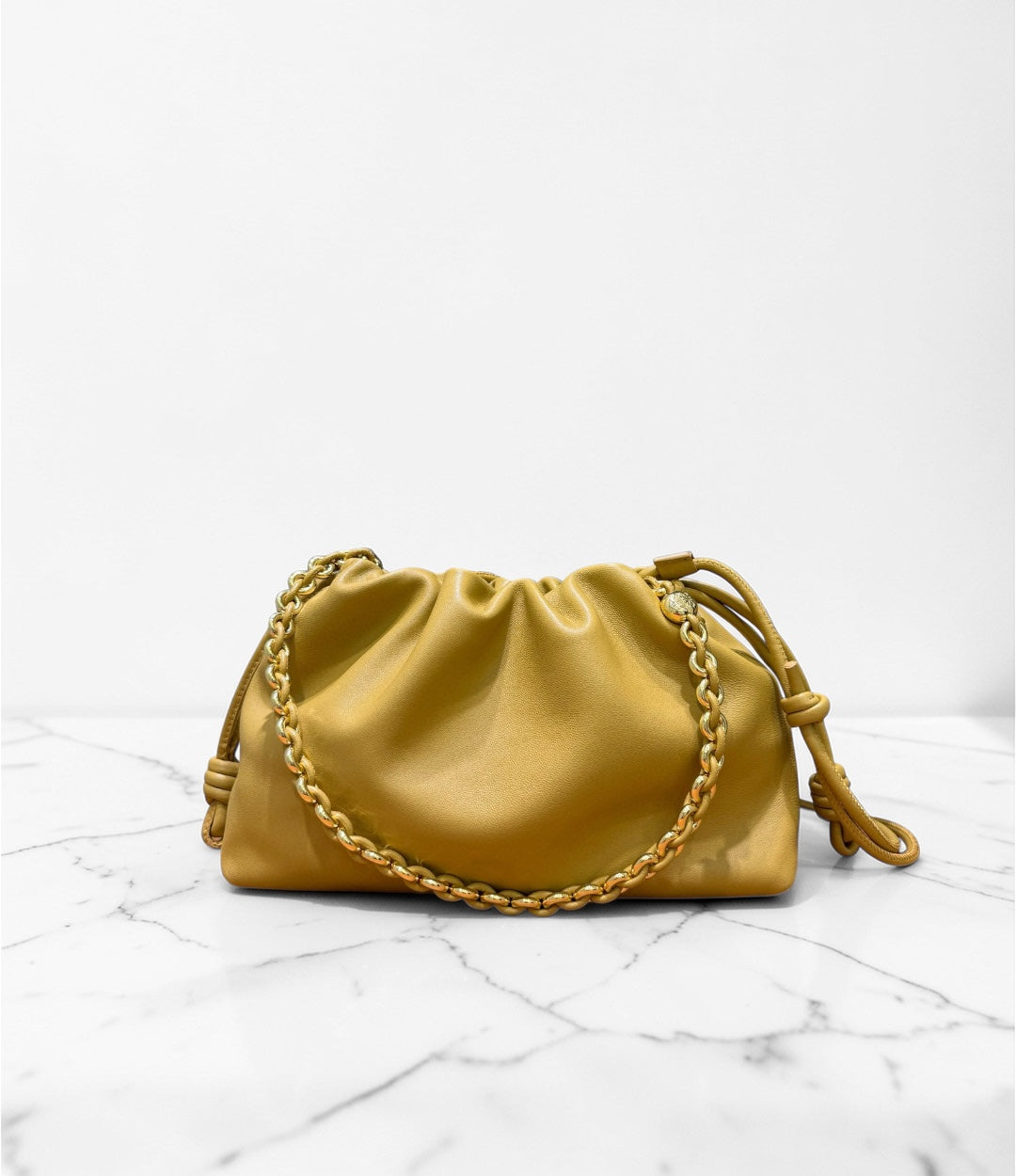 585牛革巾着チェーンHDバッグ