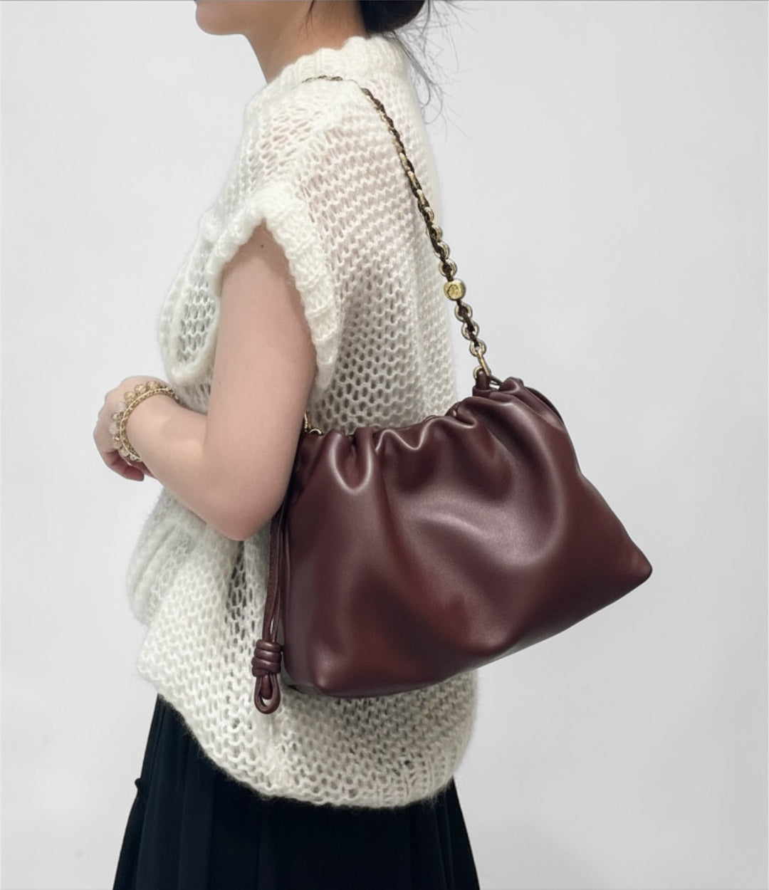 585牛革巾着チェーンHDバッグ