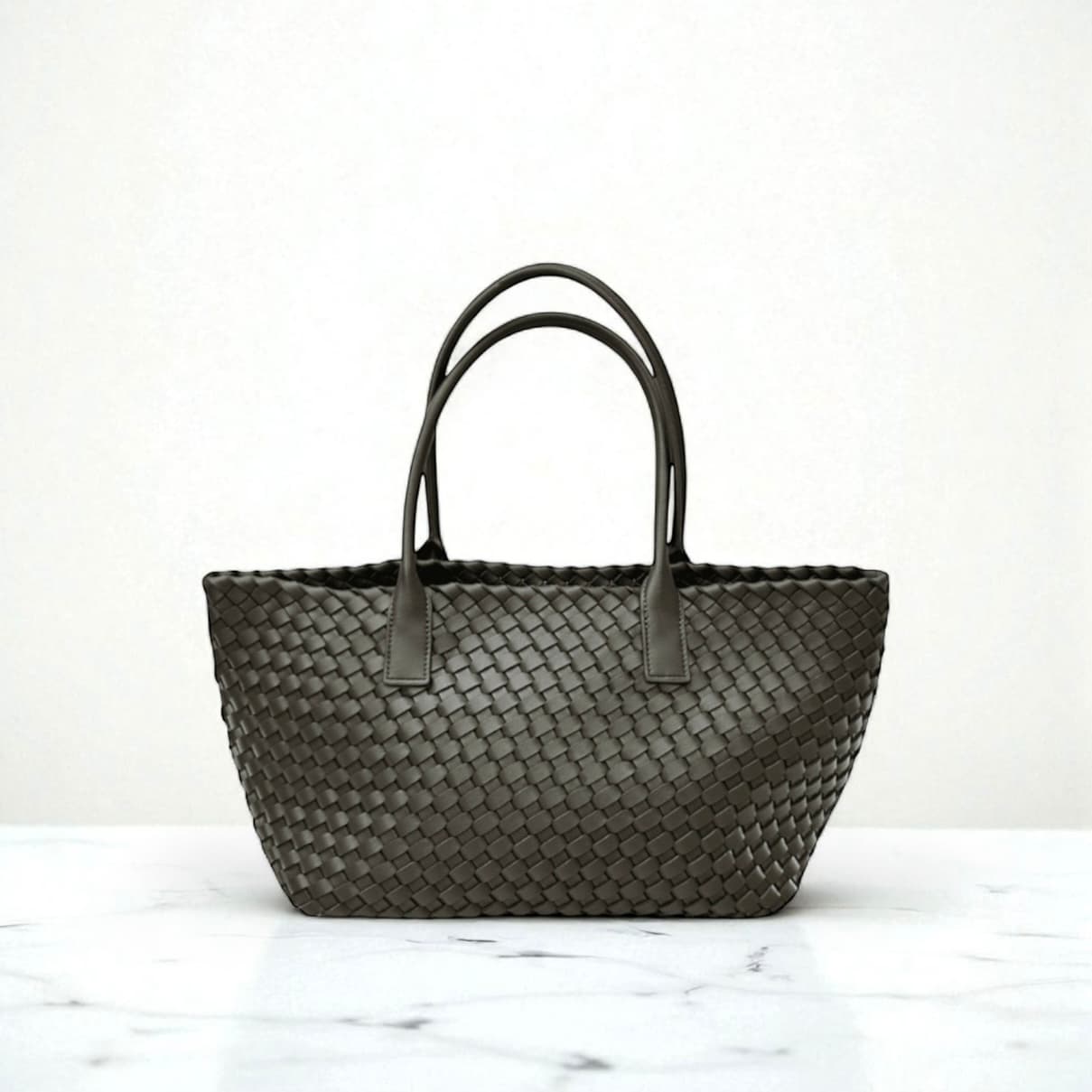 467 本革ICラージトート KHAKI 大容量 A4対応 編み込み 通勤バッグ　LUVILIA