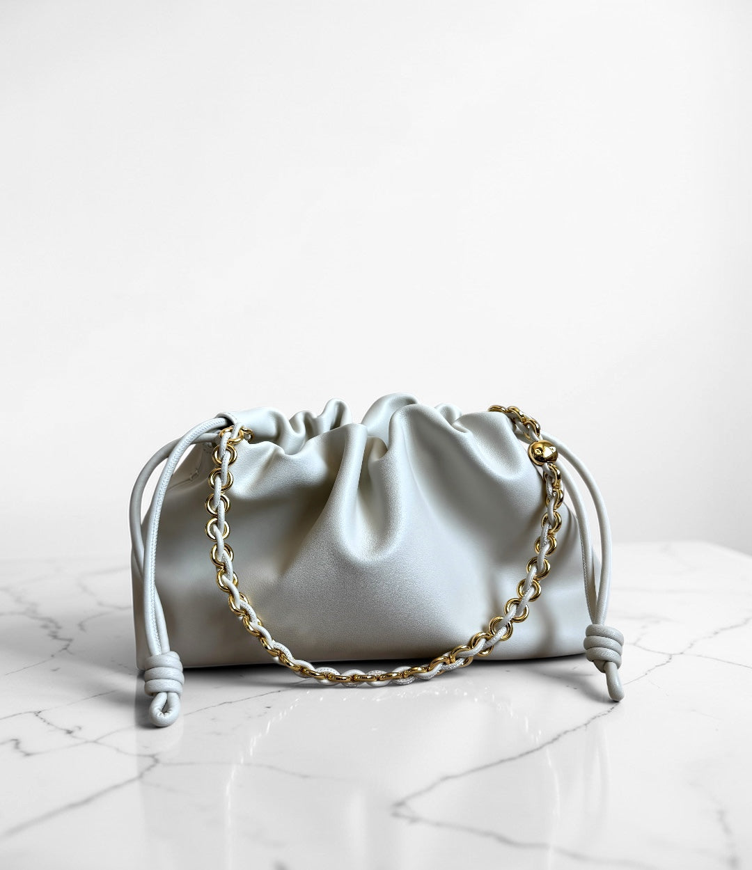 585牛革巾着チェーンHDバッグ