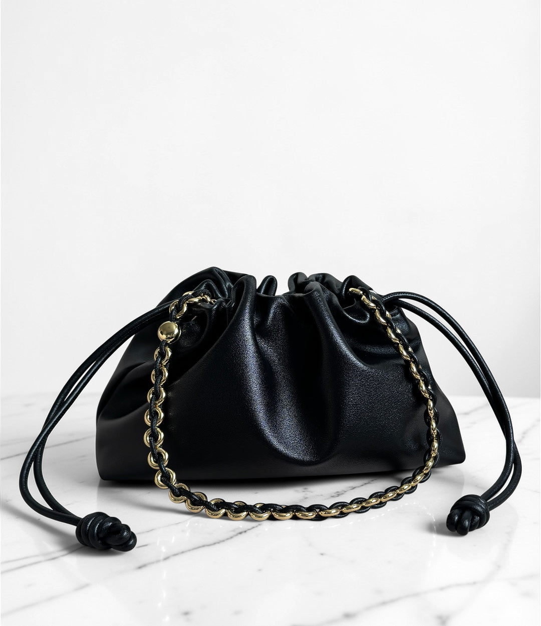 585牛革巾着チェーンHDバッグ