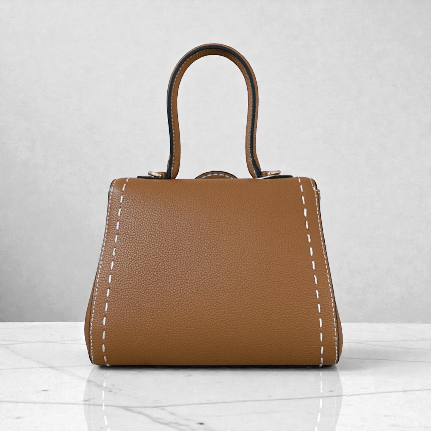 本革TOP“H”ステッチバッグ Sサイズ｜休日にもセレモニーにもフォーマルにも映える上質レザー/BROWN