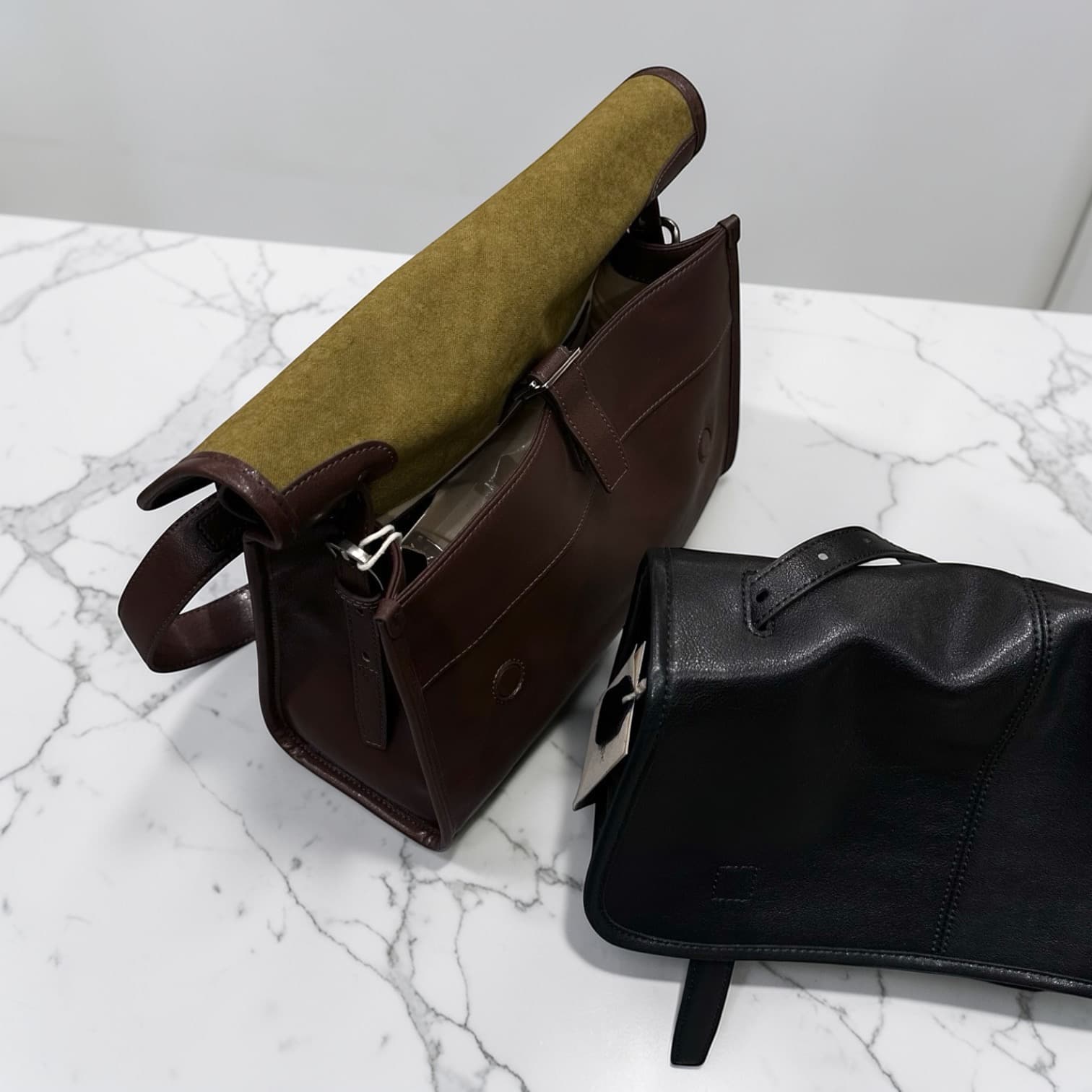 591 本革サッチェルバッグ BLACK D.BROWN 上質レザー大容量バッグ　通勤バッグ　ルビリア