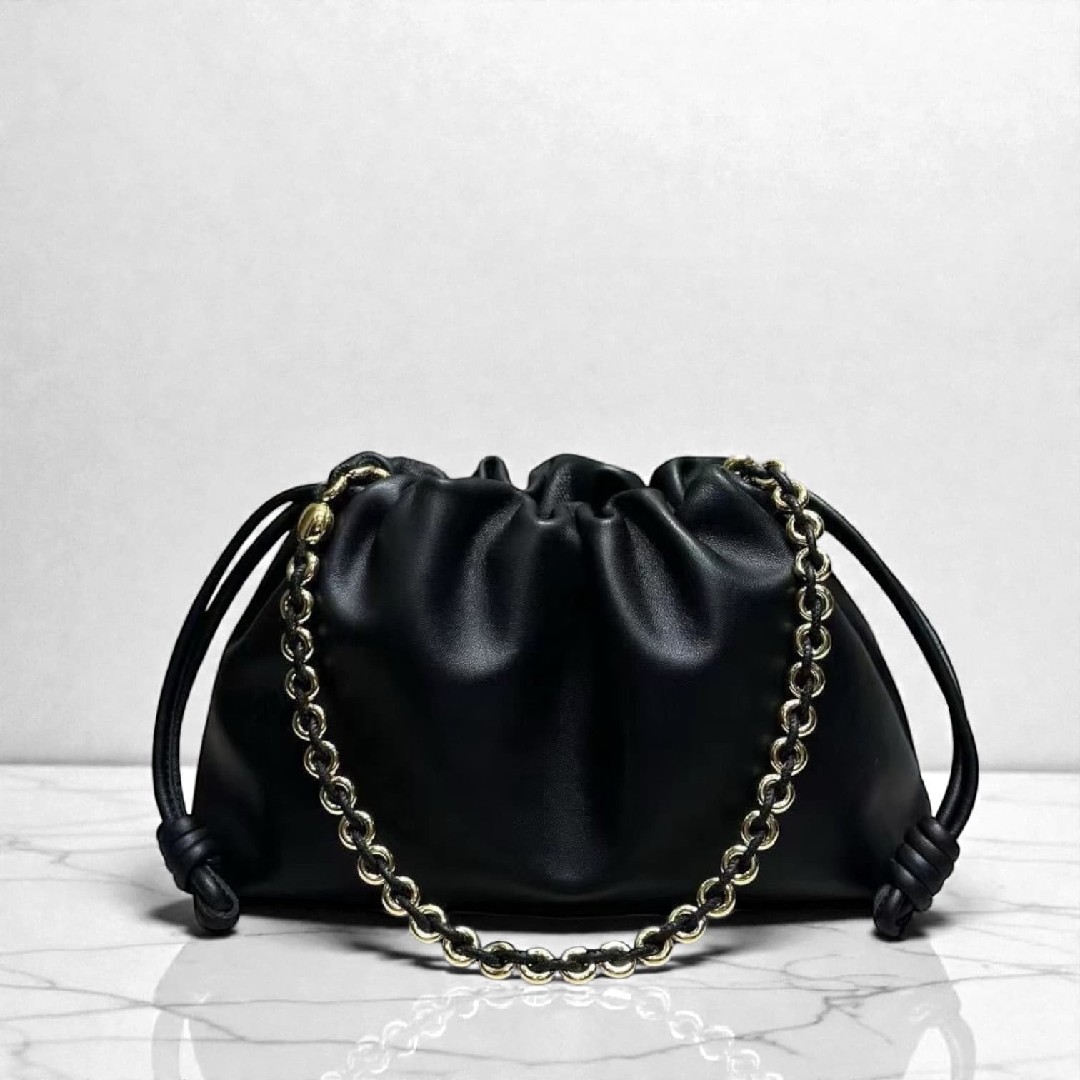 585 本革巾着チェーンTOPハンドルバッグ BLACK｜きれいめコーデが華やぐチェーン巾着　ルビリア