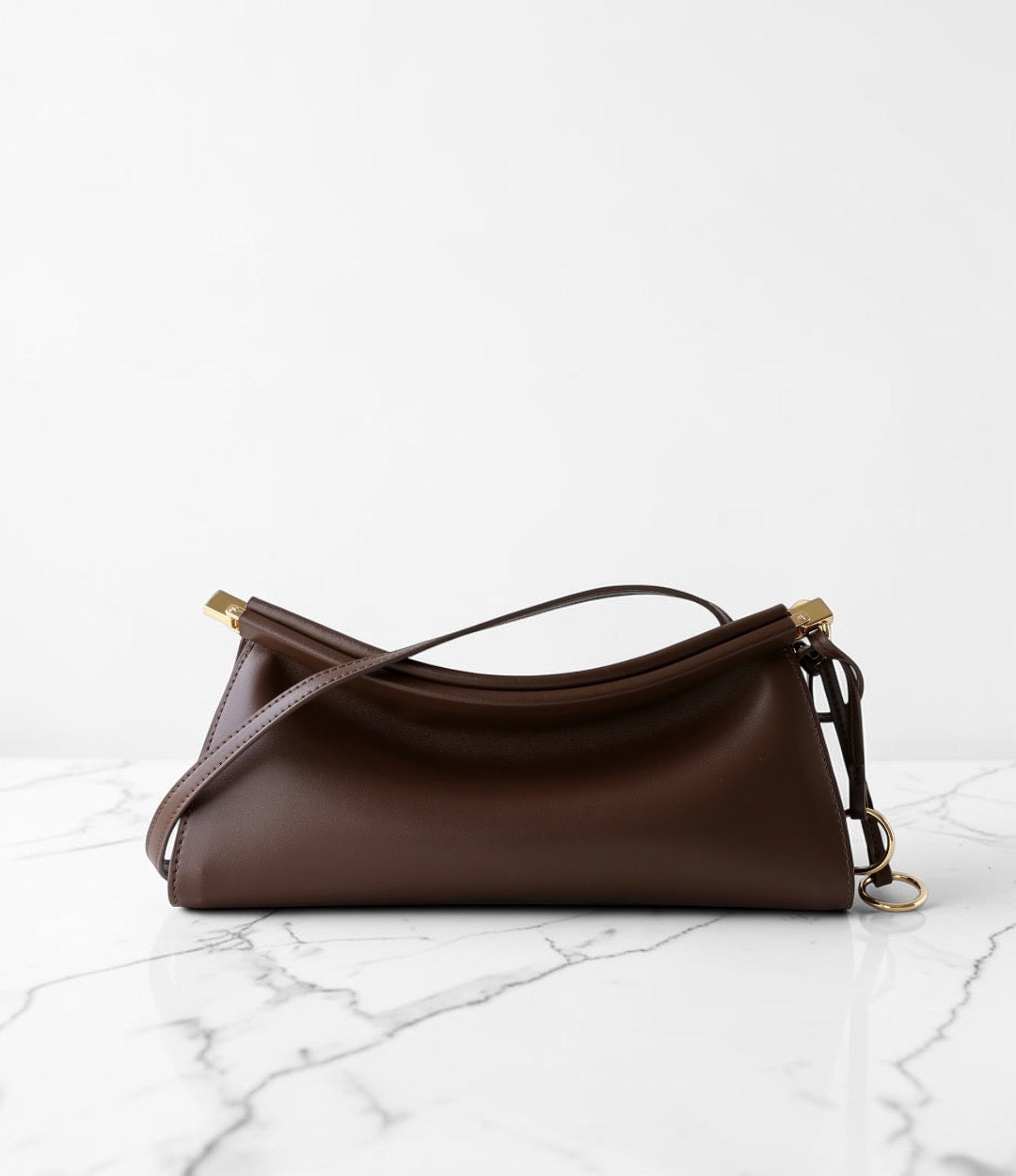本革NAフレンチバッグ MOCHA 正面写真　艶のある牛革が高見えする上品ショルダーバッグ