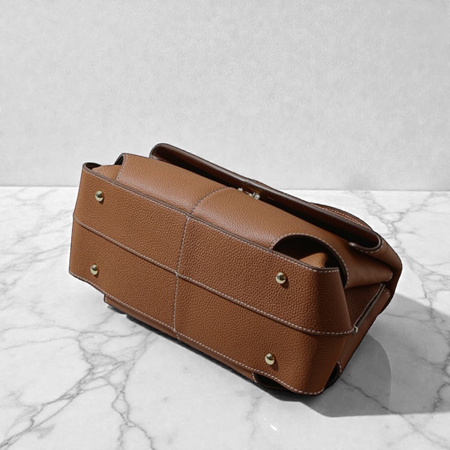 570牛革トップハンドルフラップバッグ