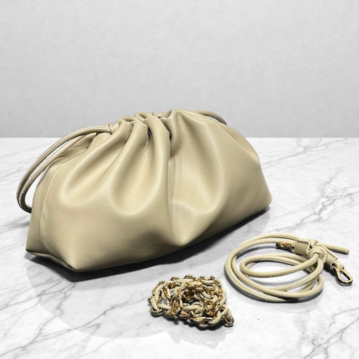 585 本革巾着チェーンTOPハンドルバッグ BEIGE｜きれいめコーデが華やぐチェーン巾着　ルビリア