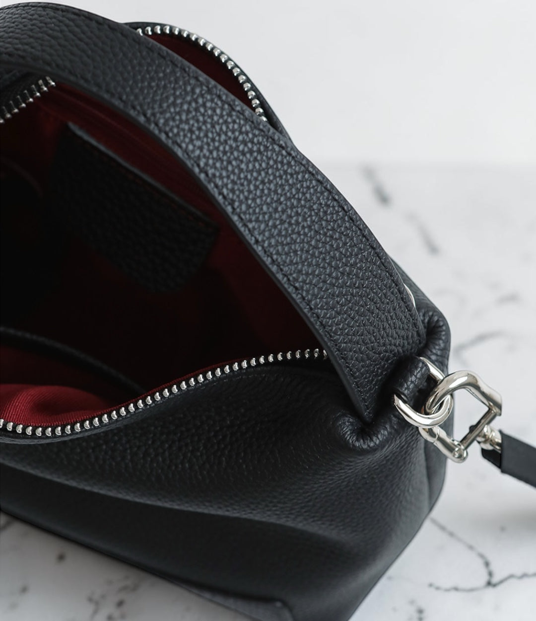 本革ナチュラルクリーブバッグ / BLACK / 内側には小ポケット付きで使いやすい | 2種類のショルダー付きで使い分けできる上品バッグ | LUVILIA ルビリア