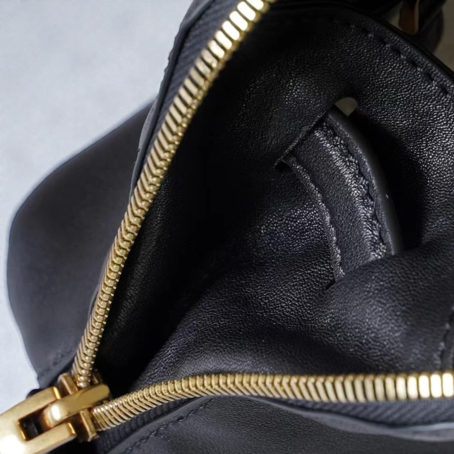 588 牛革クラシックボウリングバッグ