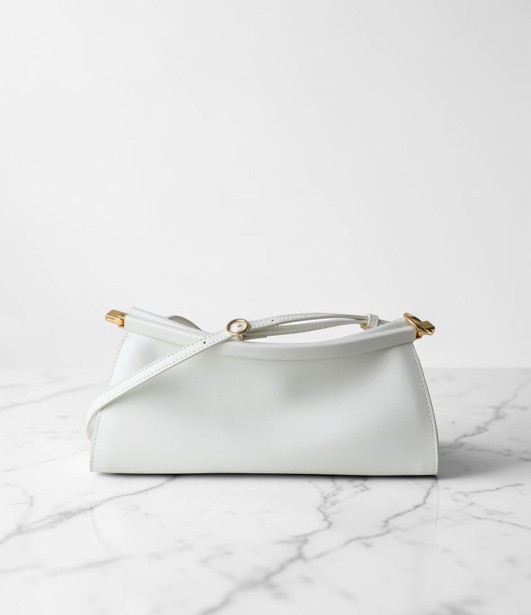本革NAフレンチバッグ ホワイト 正面写真 艶のある牛革が高見えする上品ショルダーバッグ